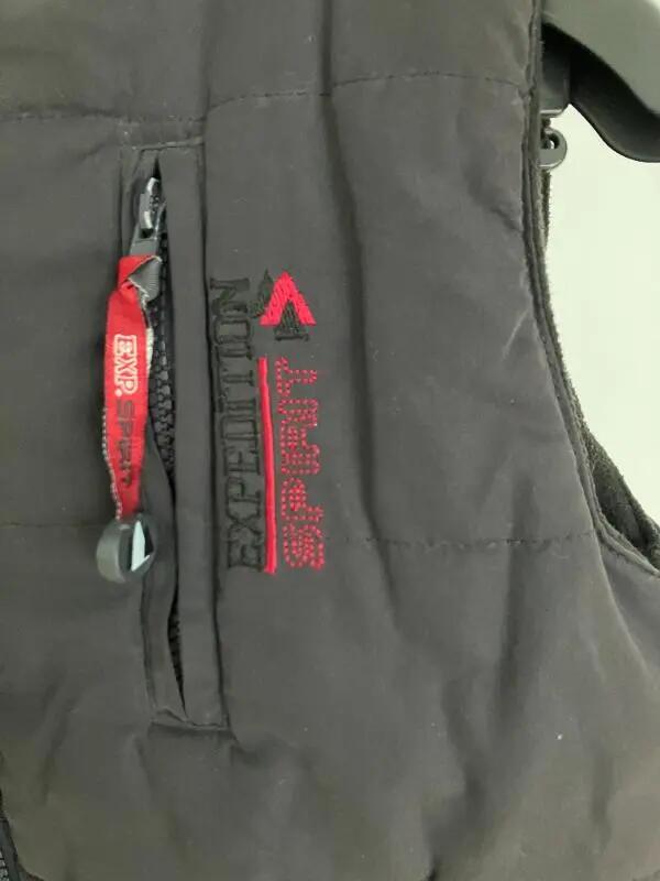 Tussen Particulieren - bodywarmer reverseble maat 116 2/7