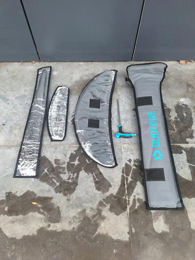 Entre Particuliers - Duotone - Planche de kitefoil + mât de 75 cm + foi 3/7