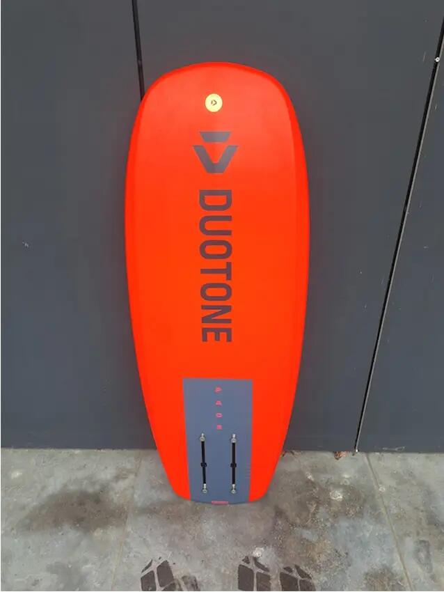 Entre Particuliers - Duotone - Planche de kitefoil + mât de 75 cm + foi 2/7