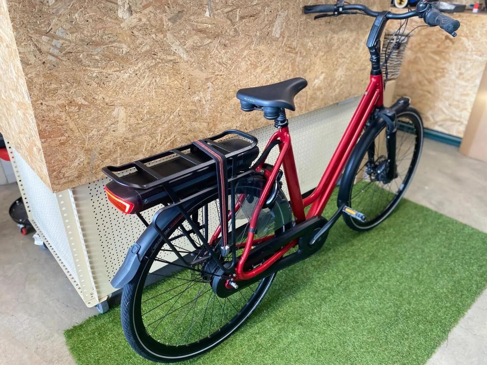Stella Vicenza (2022) 470Wh, Stella Eleon motor in front wheel, Hydraulic brak 3/7