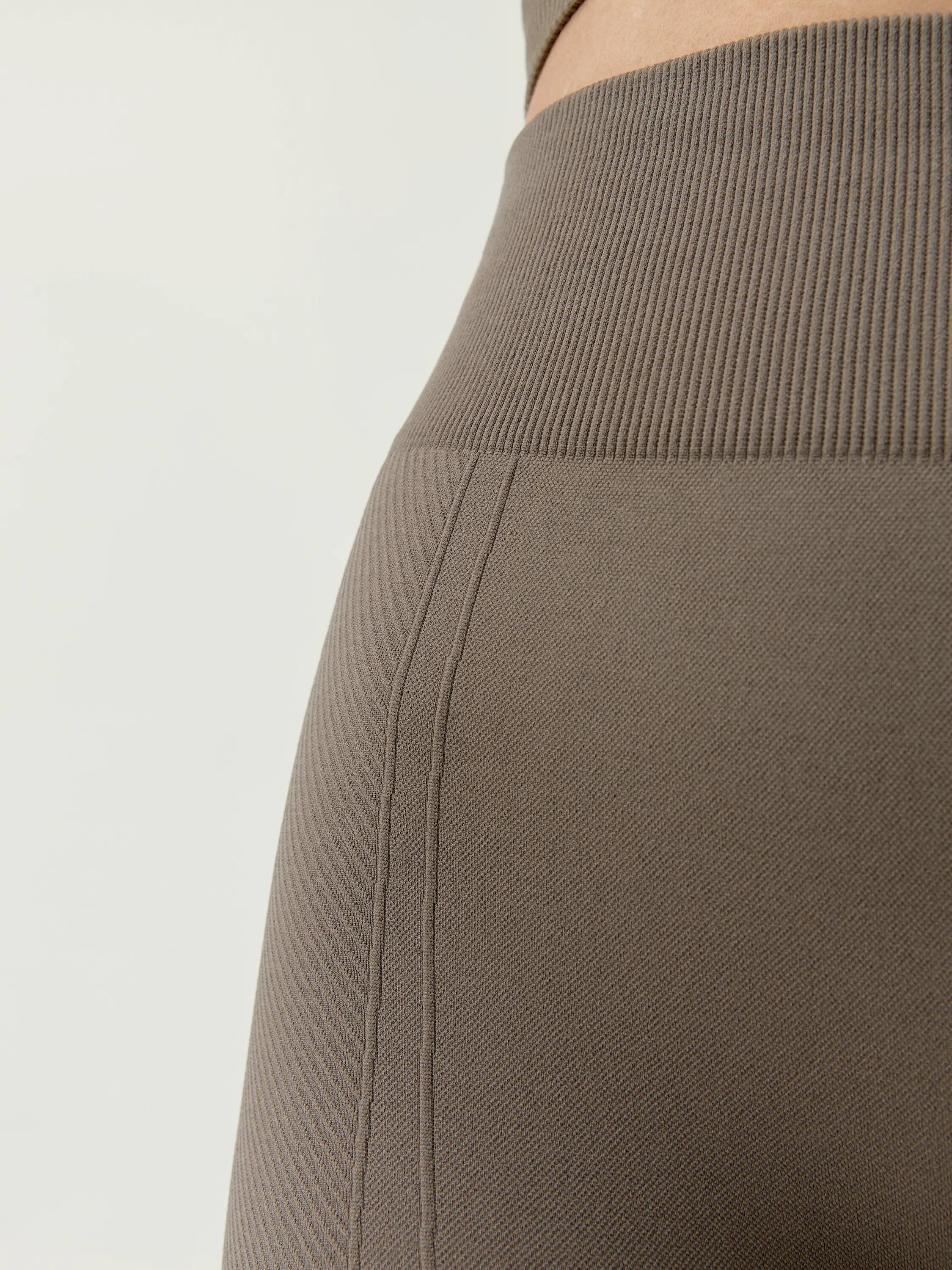 Short sportivo donna India – Senza cuciture, effetto modellante 4/7