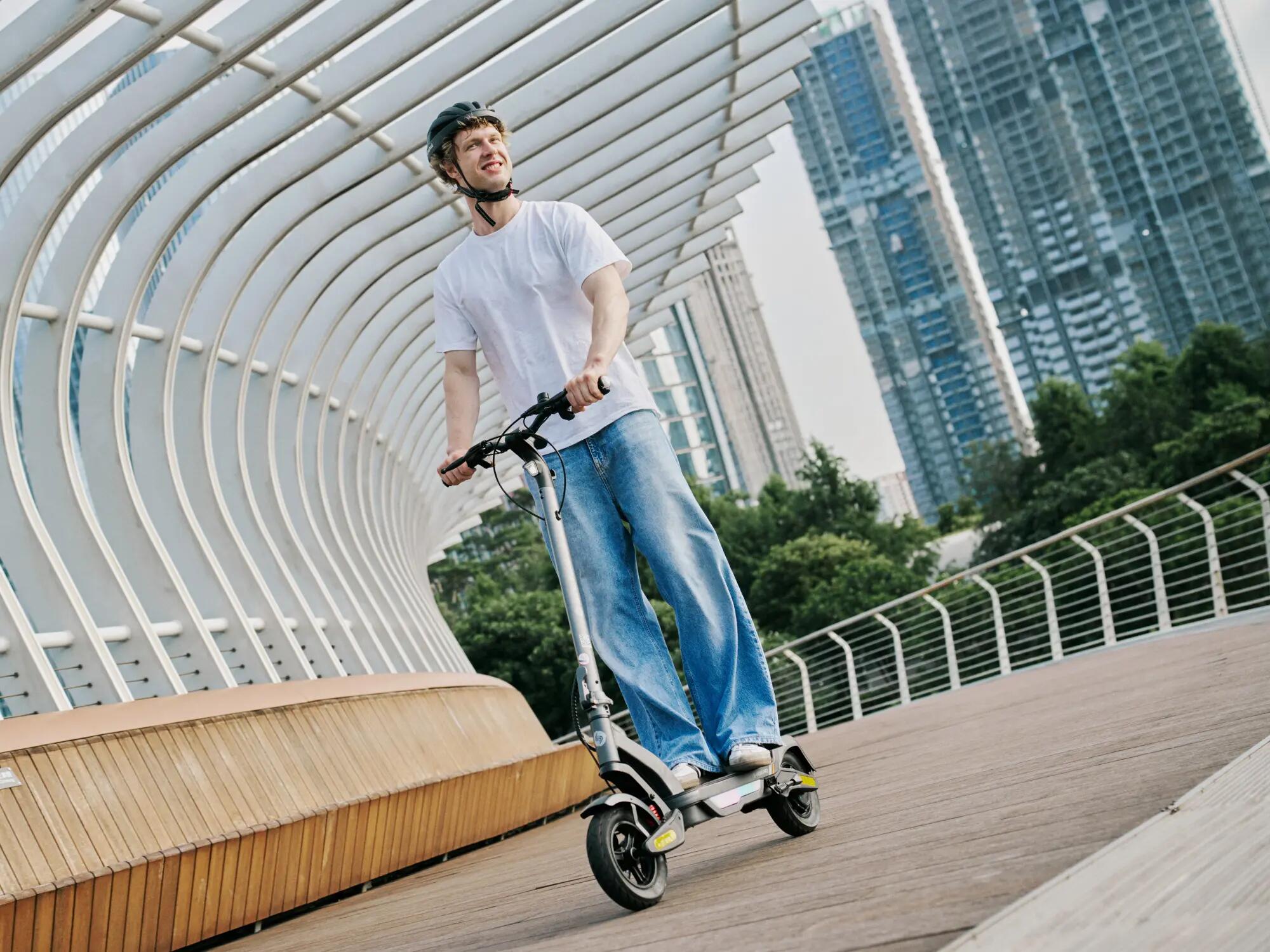 isinwheel S-NOVA Trottinette Électrique Adulte Connectée,35 km,Noir 3/5