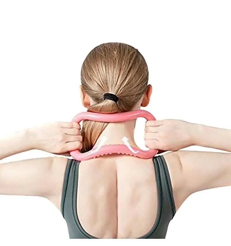 Pilates com anel rígido para treino muscular e alongamento dos músculos. 5/6