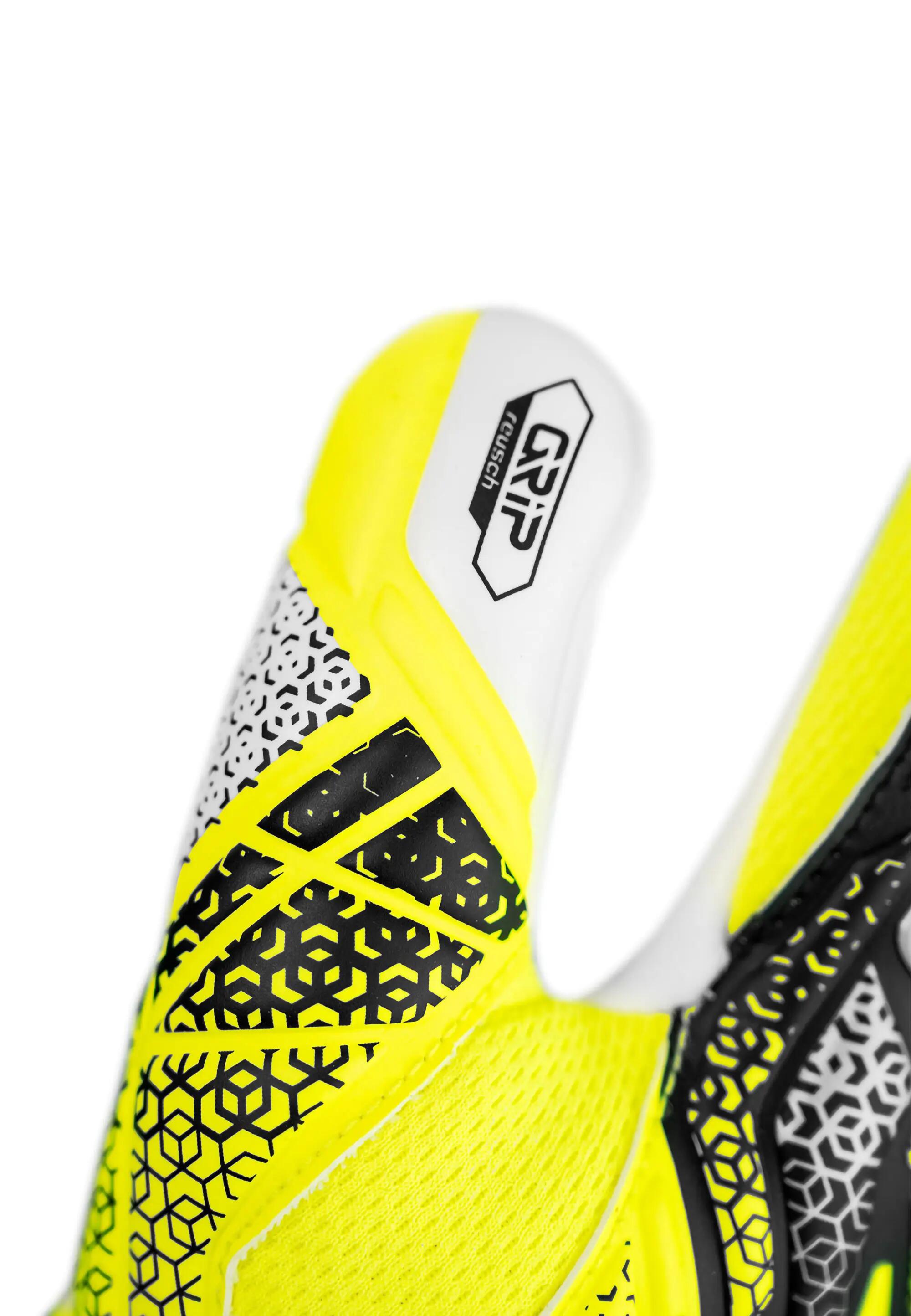 REUSCH Torwarthandschuhe Attrakt Grip Junior 6/15