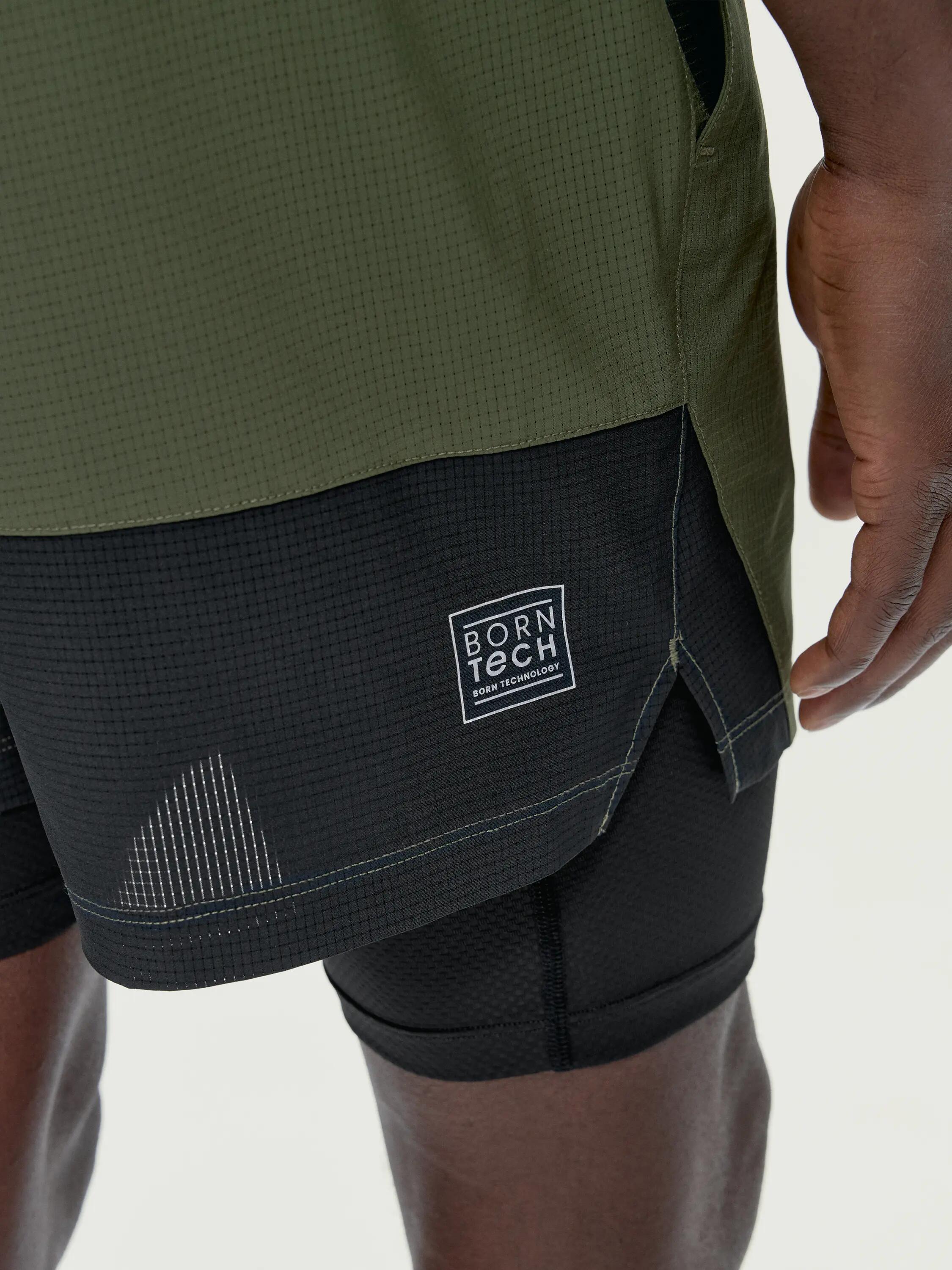 Pantalón corto deportivo de hombre Strider 2 en 1 con bolsillos 3/6