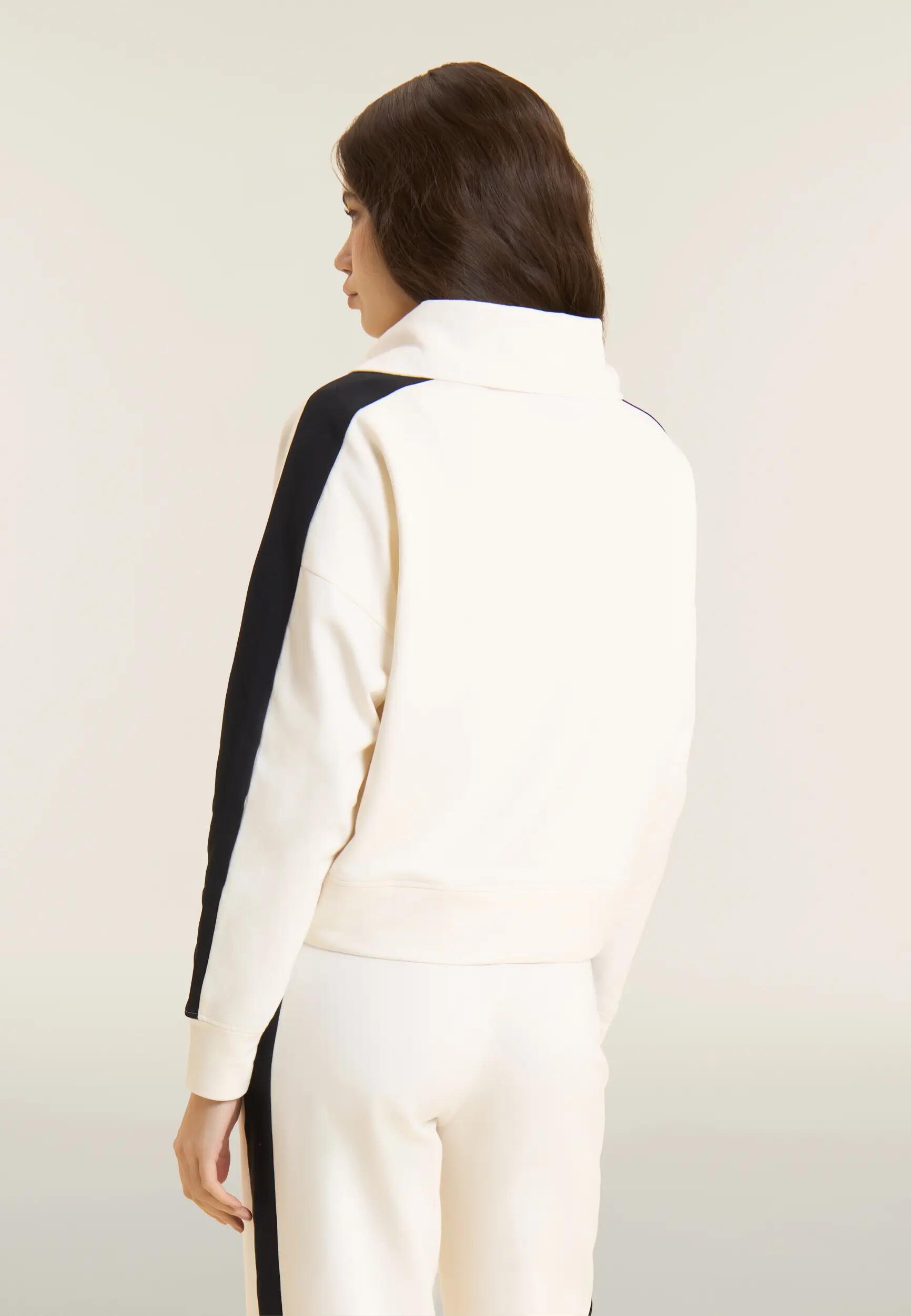Felpa donna comfort con maxi collo alto e chiusura mezza zip 3/6