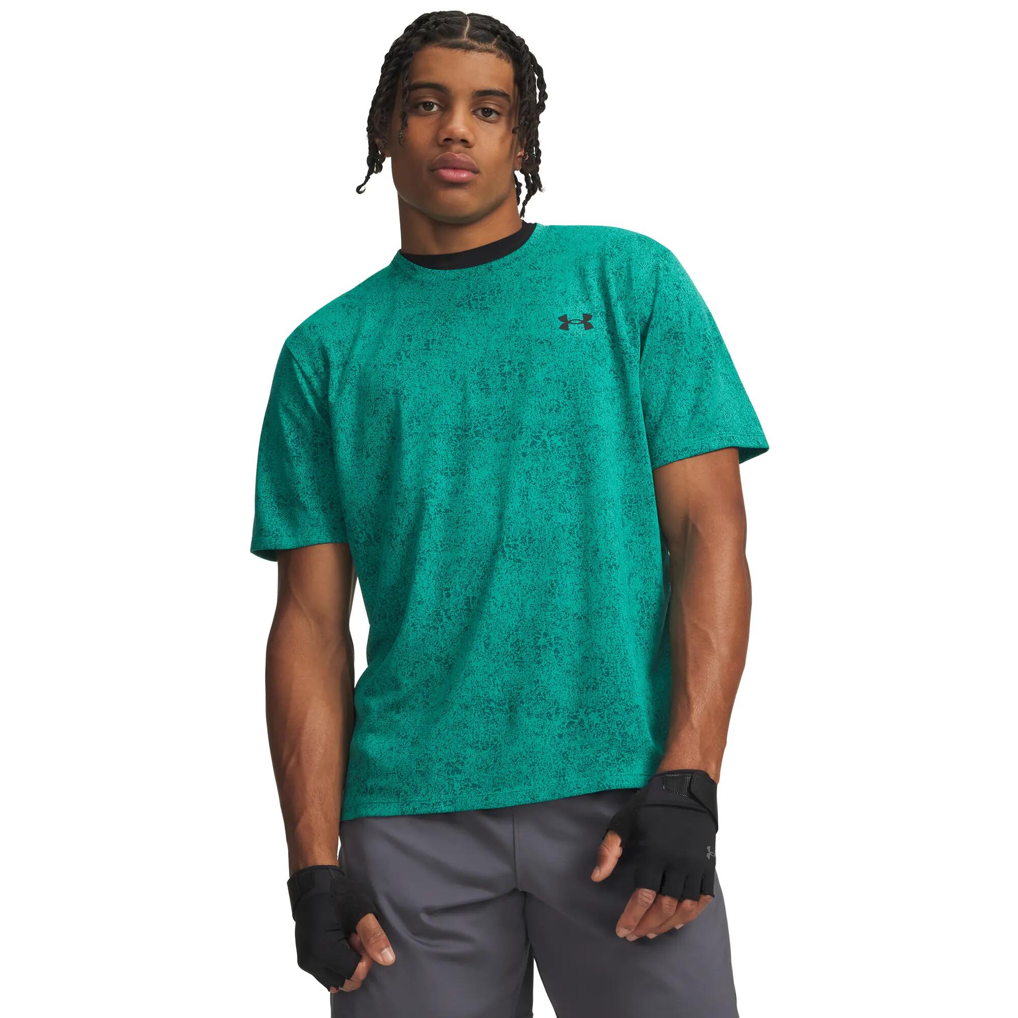 UNDER ARMOUR picture