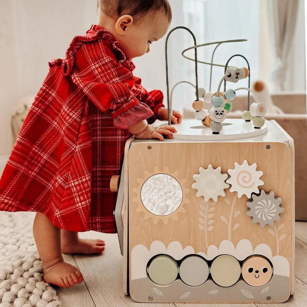 Grote houten Montessori activiteitenkubus met motorieklus 34 x 52 cm 5/14