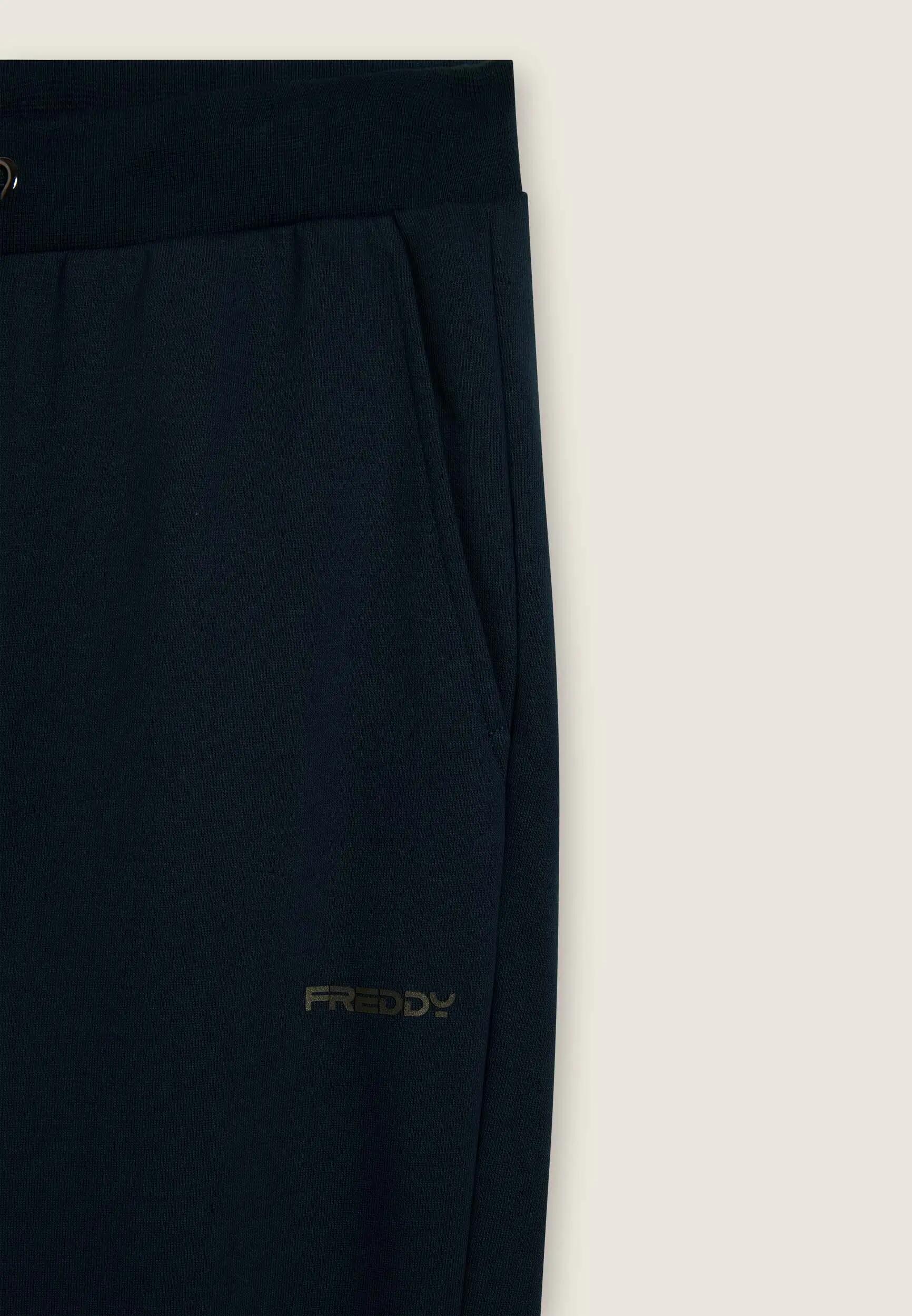 Pantalón regular fit en felpa perchada con bajo acanalado 6/6