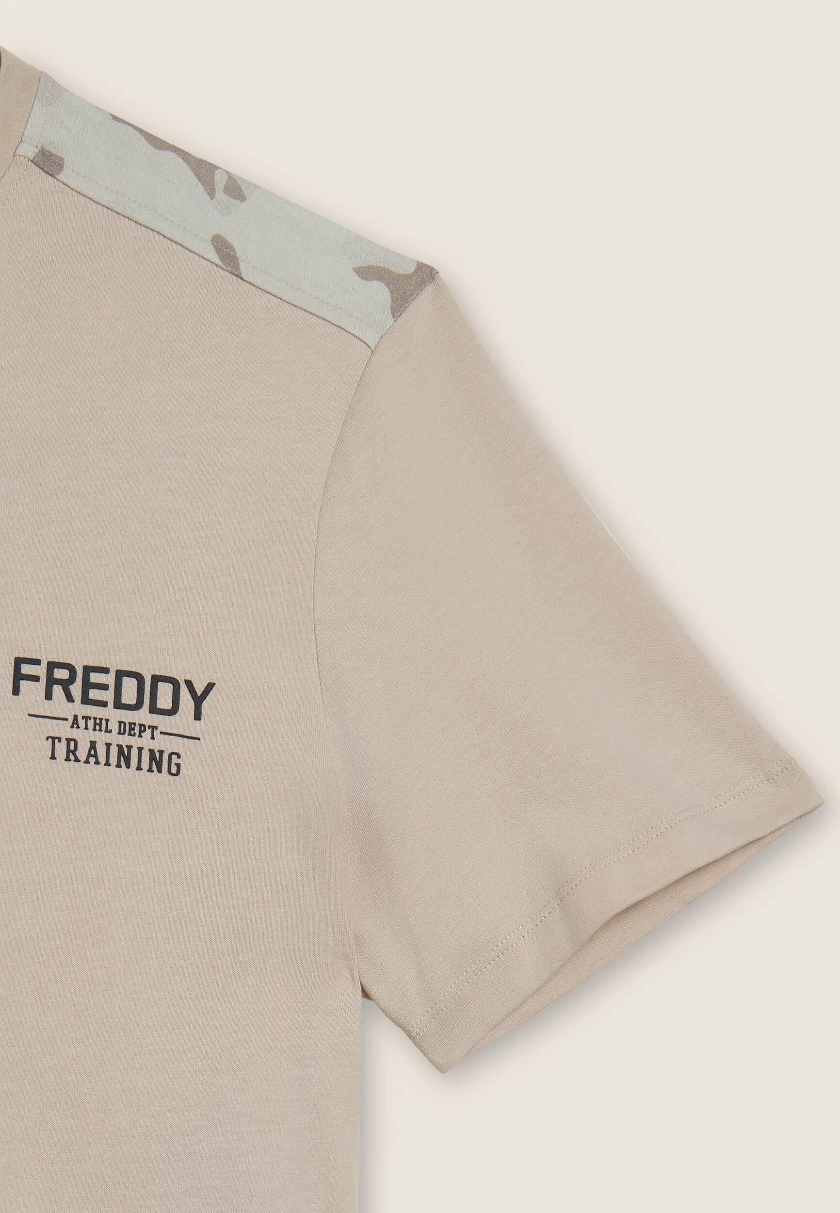 T-shirt avec empiècements camouflage et logo en forme de cœur 6/6