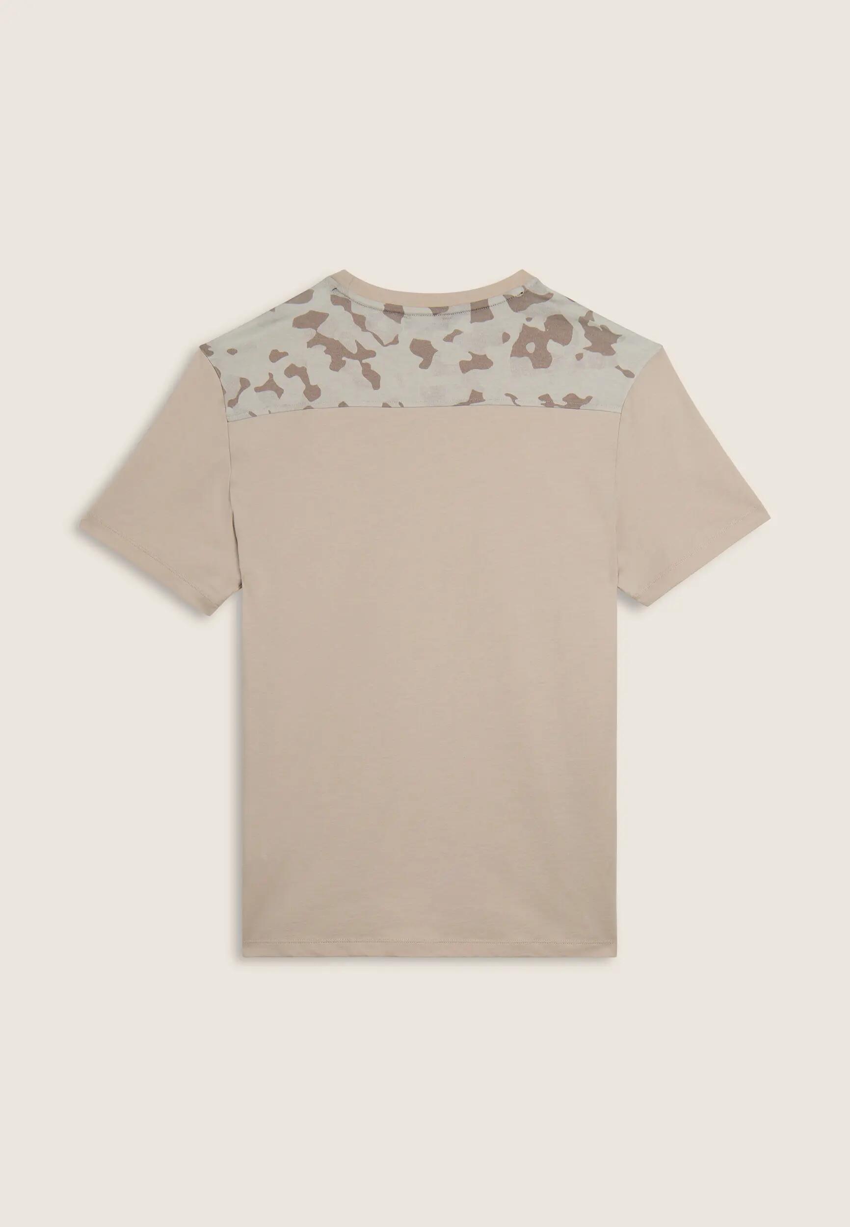 T-shirt avec empiècements camouflage et logo en forme de cœur 5/6