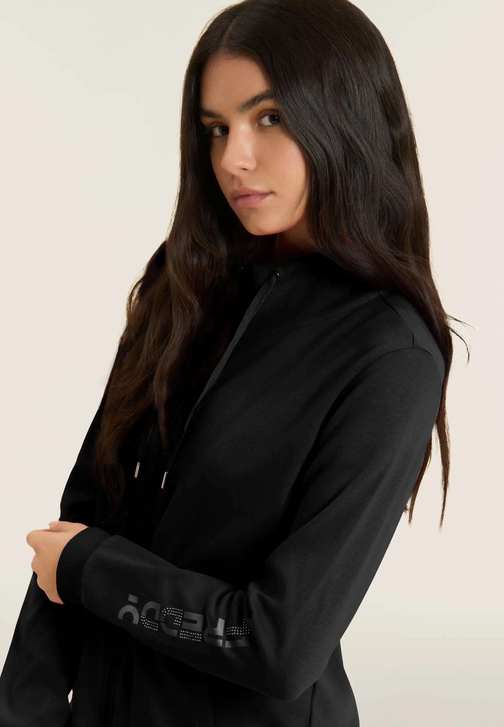 Jumpsuit met ritssluiting en hoge kraag, logo met parels op de mouw 9/9
