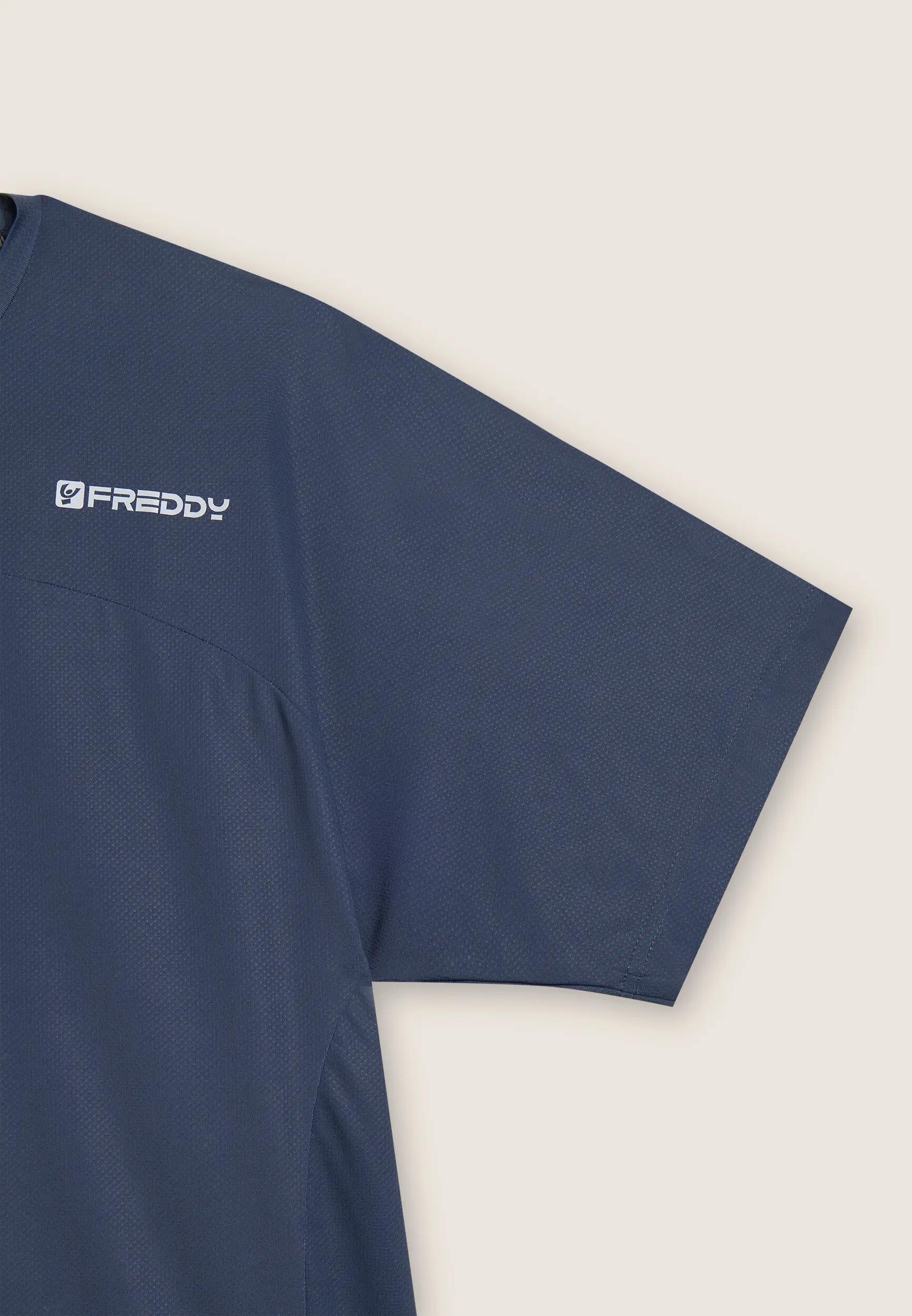 T-shirt slim con logo al cuore e fit ergonomico 6/6