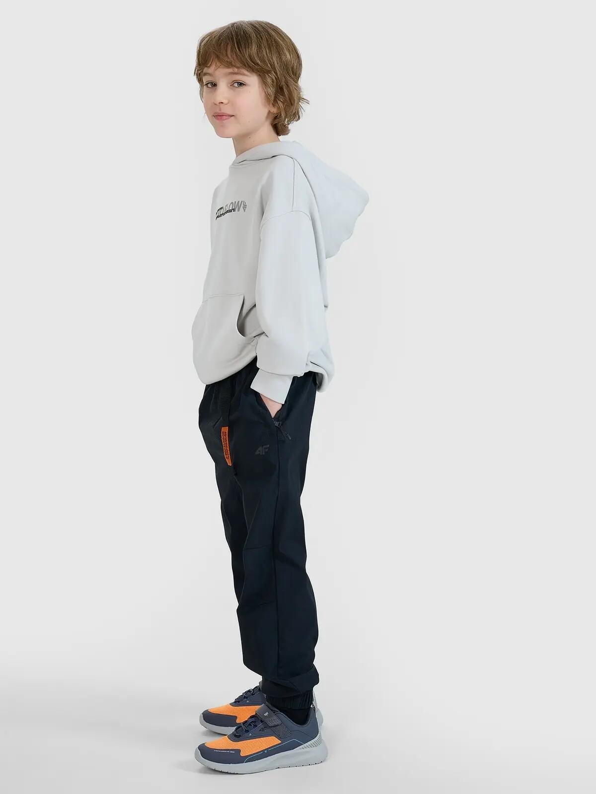 4F SPODNIE CHŁOPIĘCE JOGGERY CASUAL     CZARNE 4/8