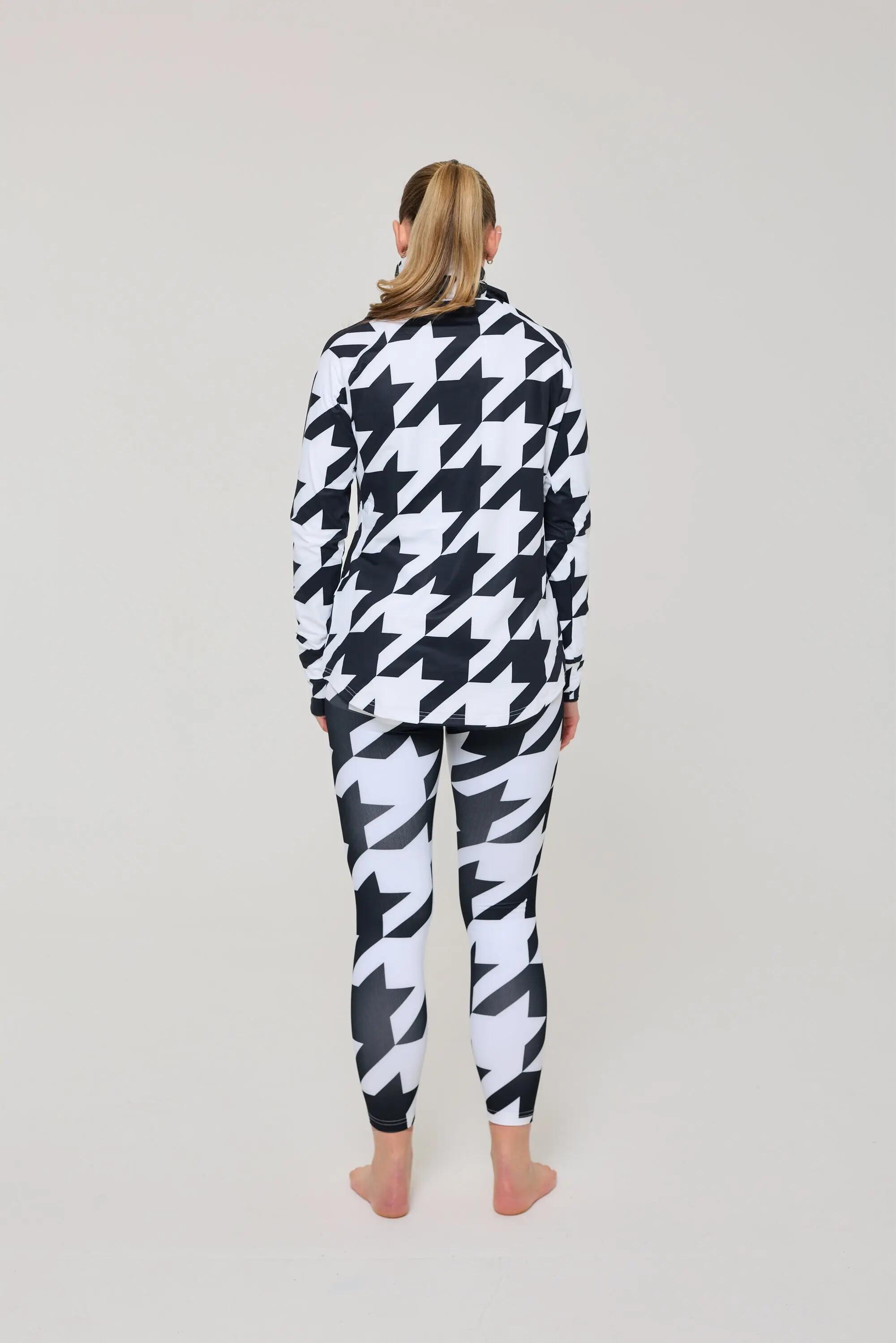 Top intimo da donna a collo alto con motivo pied de poule bianco e nero 3/4