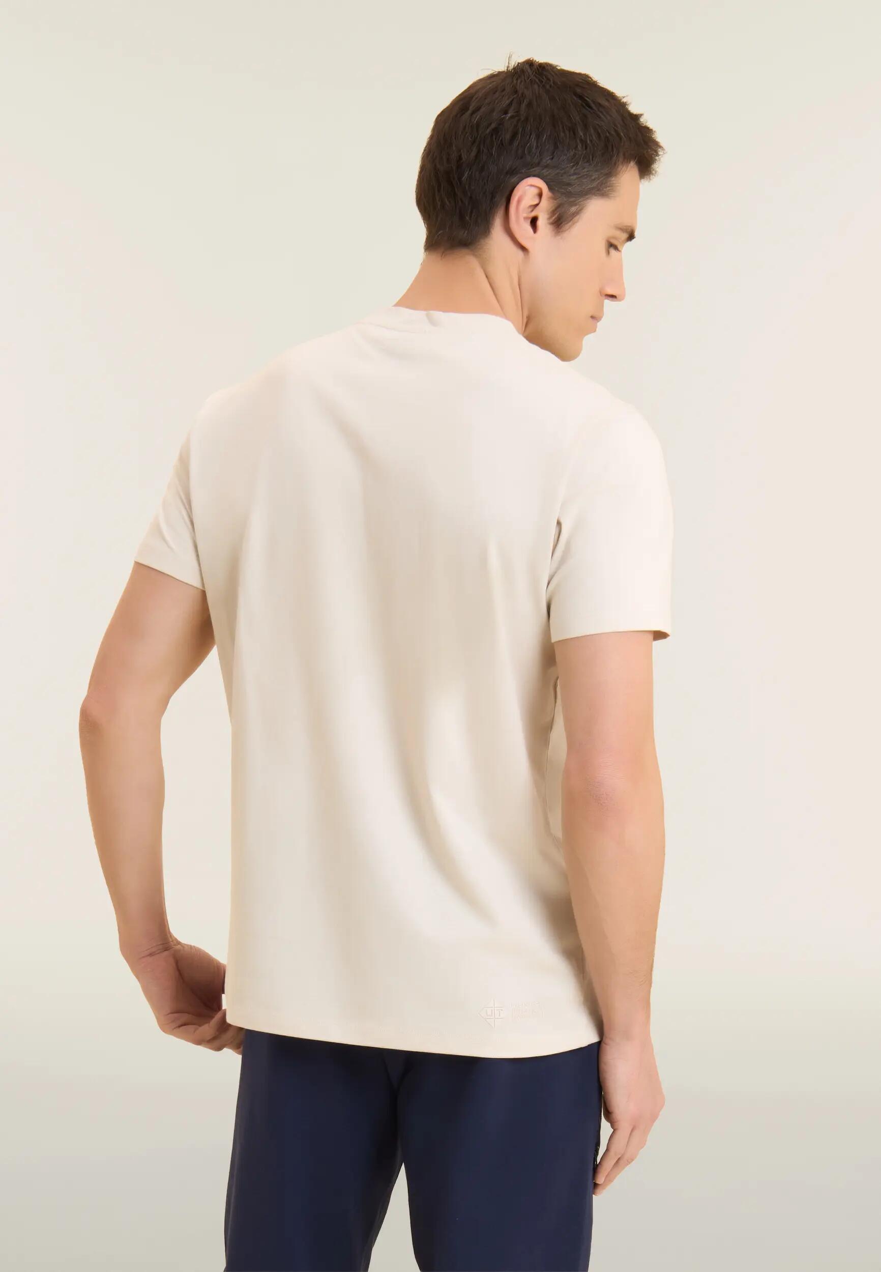 T-shirt hommes coupe classique en coton avec graphismes caoutchoutés 3/6