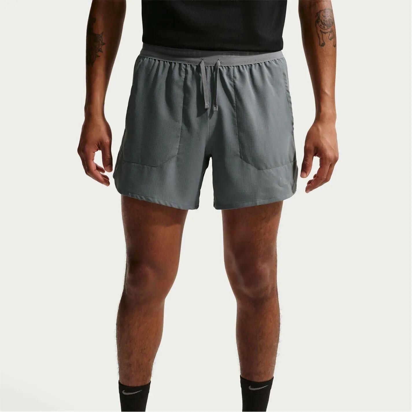 Short De Course STRIDE Homme (Gris) 5/6