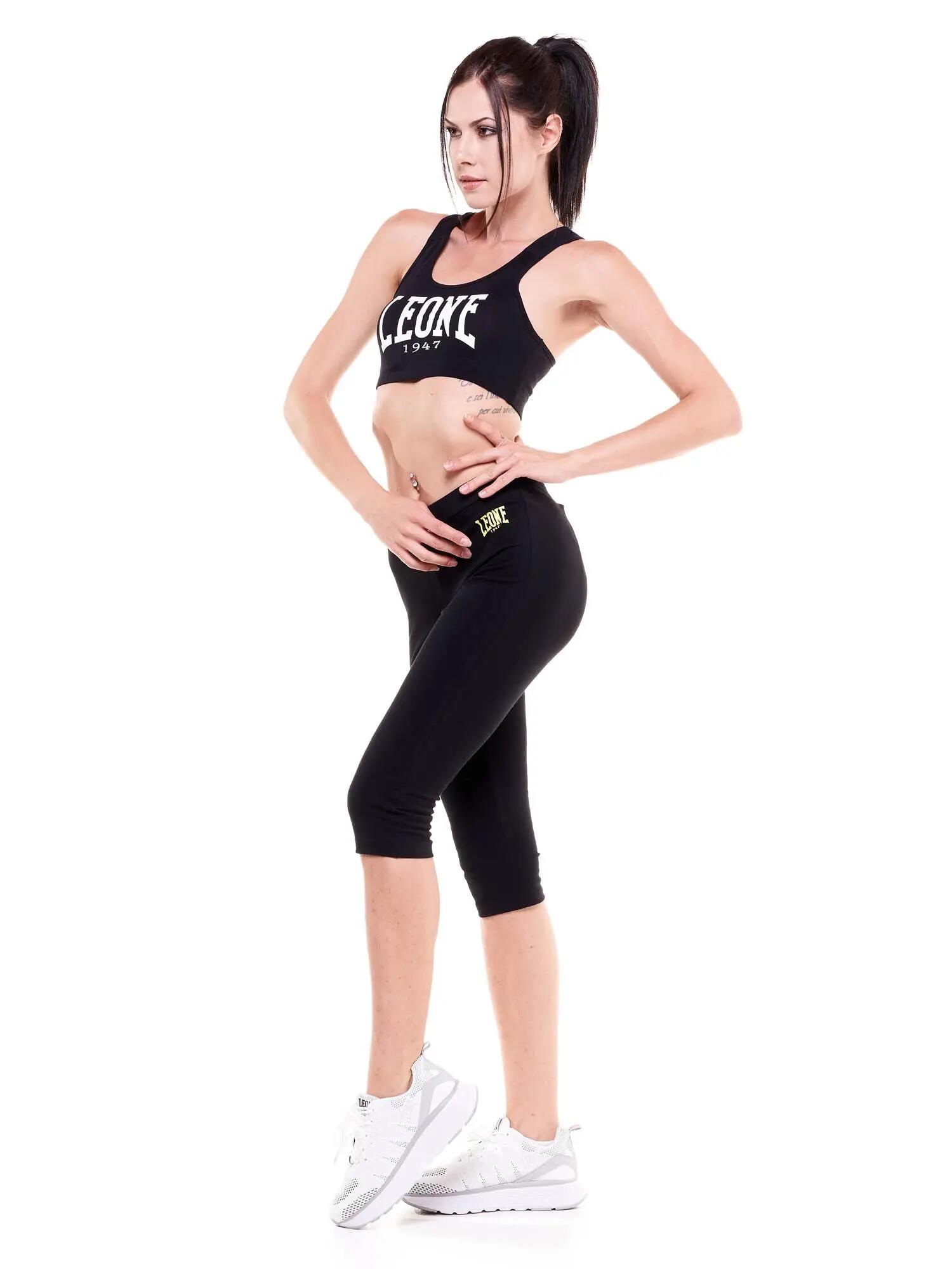 Top básico de mujer con logo grande 3/6