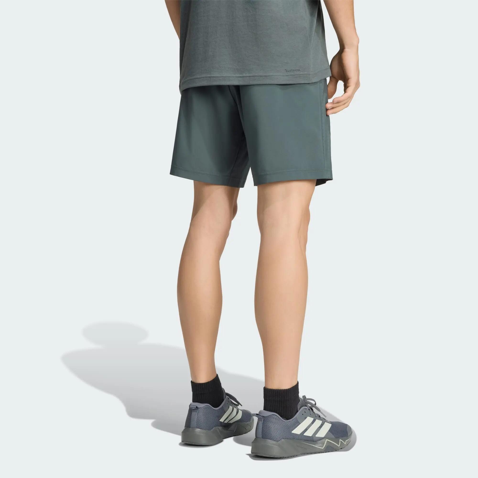 PANTALÓN CORTO TÉCNICO DE ENTRENAMIENTO ESSENTIALS BASE 2/4