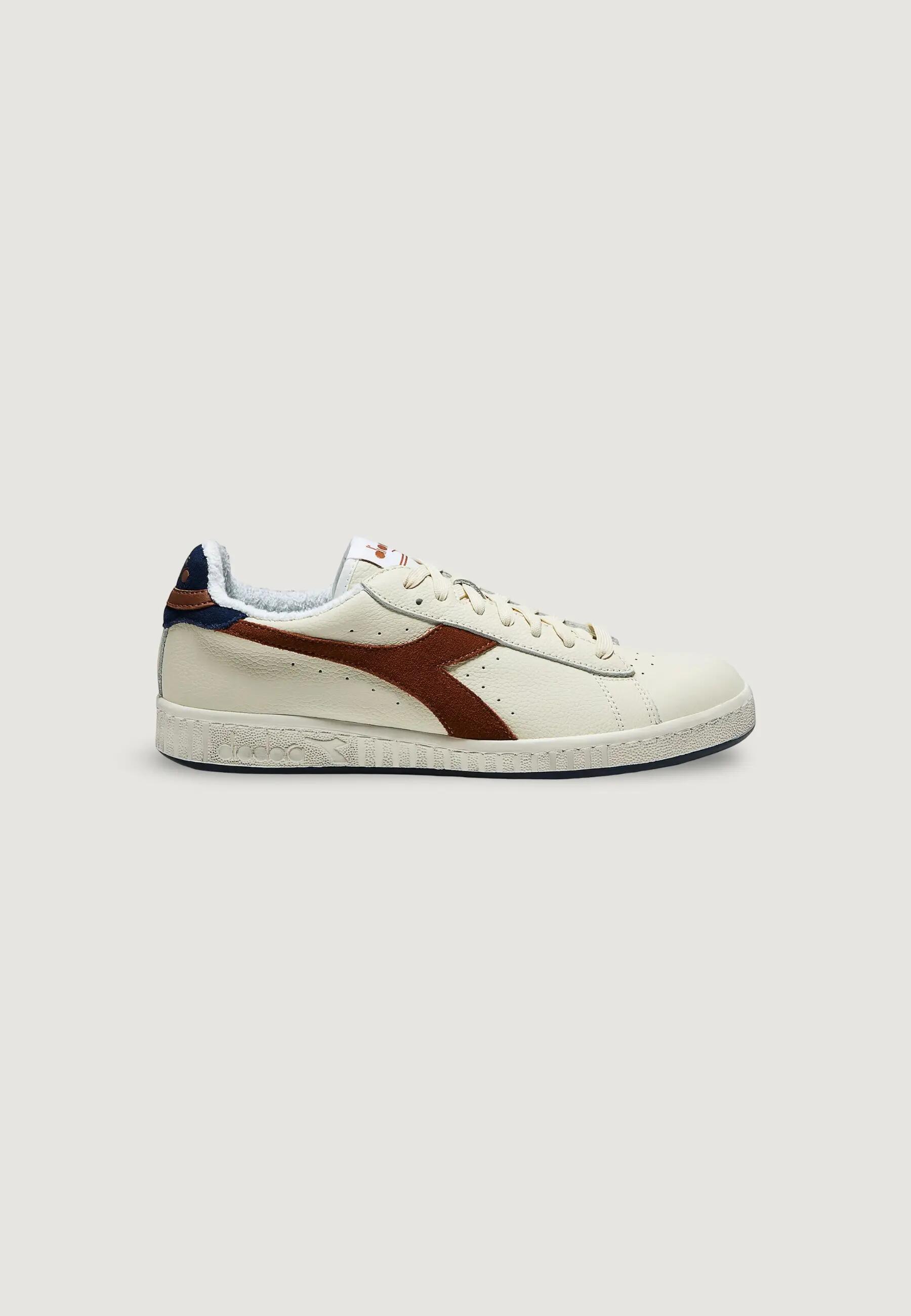 DIADORA picture