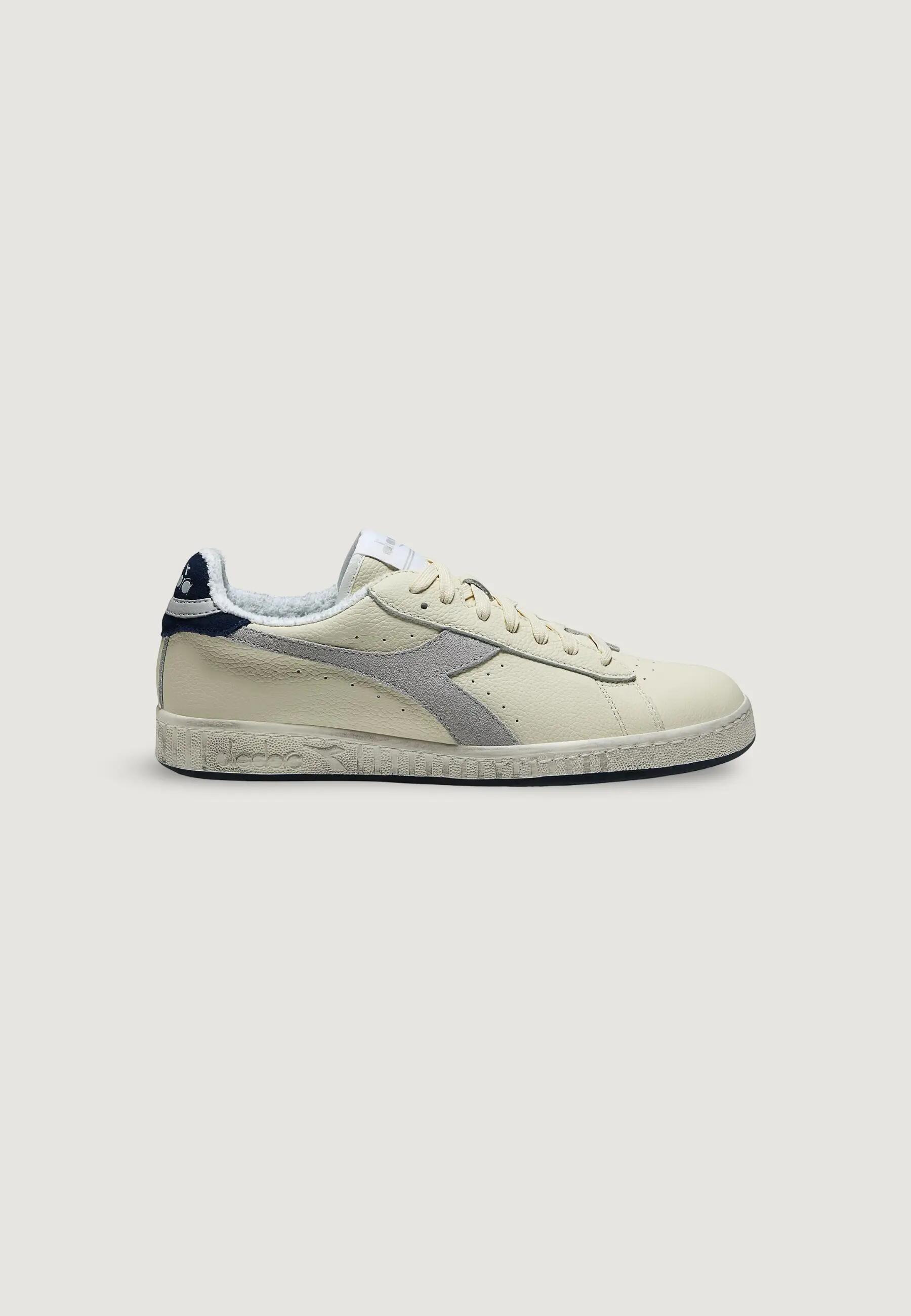 DIADORA picture