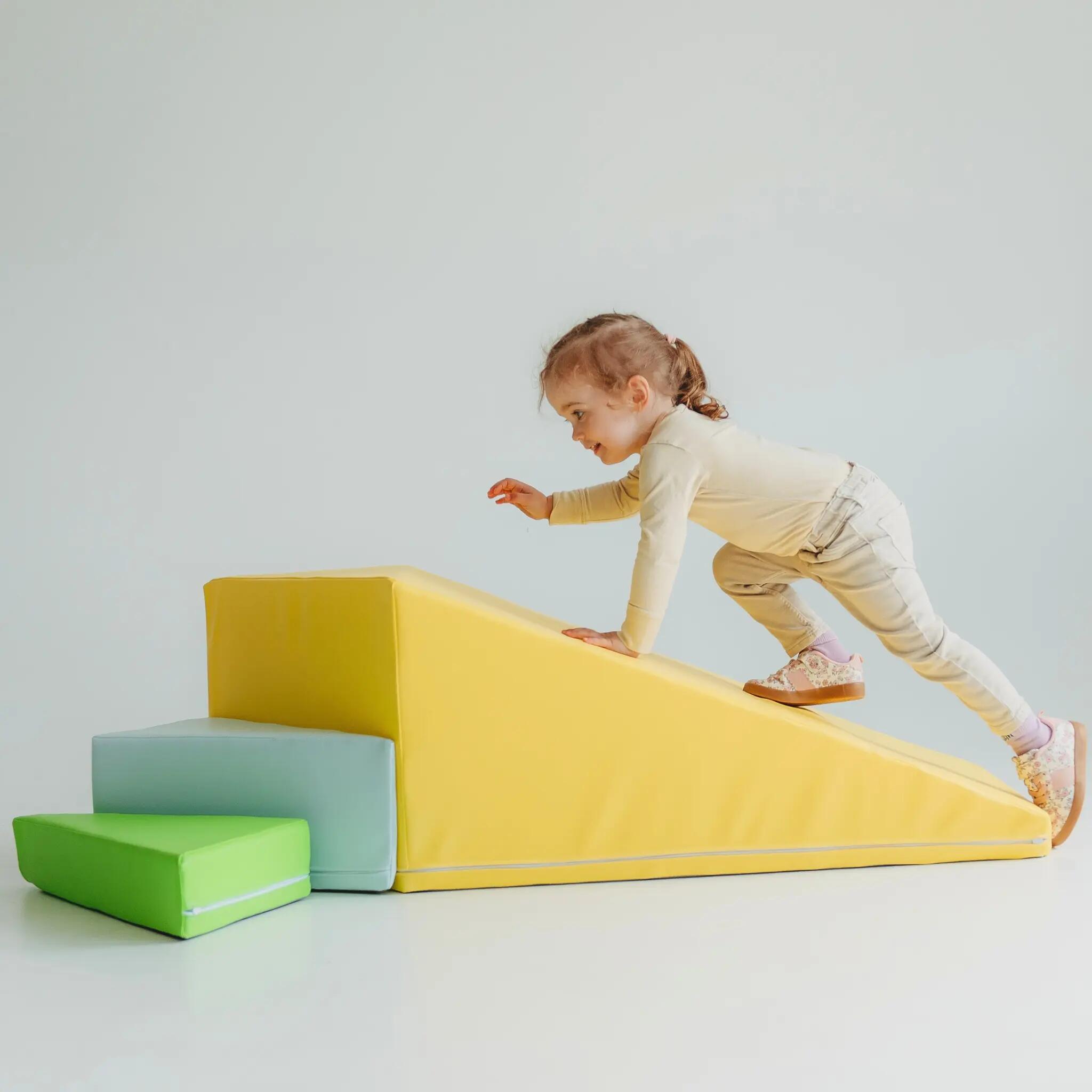 Conjunto de blocos de espuma Kubo Blocks CORO com escorrega e degraus 4/10