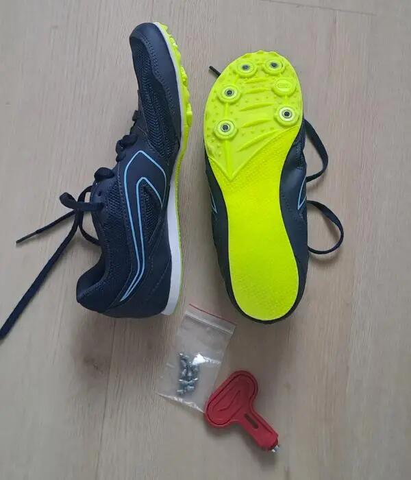 Tussen Particulieren - Sportschoen met spikes 6/7