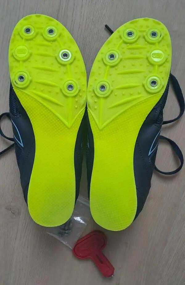 Tussen Particulieren - Sportschoen met spikes 5/7