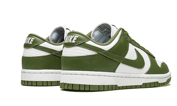 Scarpe - Lifestyle - Unisex - Basse, classiche - Dunk Low - White/Medium Olive. 3/4