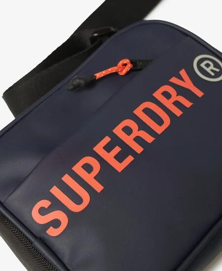 superdry Sac bandoulière Tarp – Compact et résistant – ECLIPSE NAVY