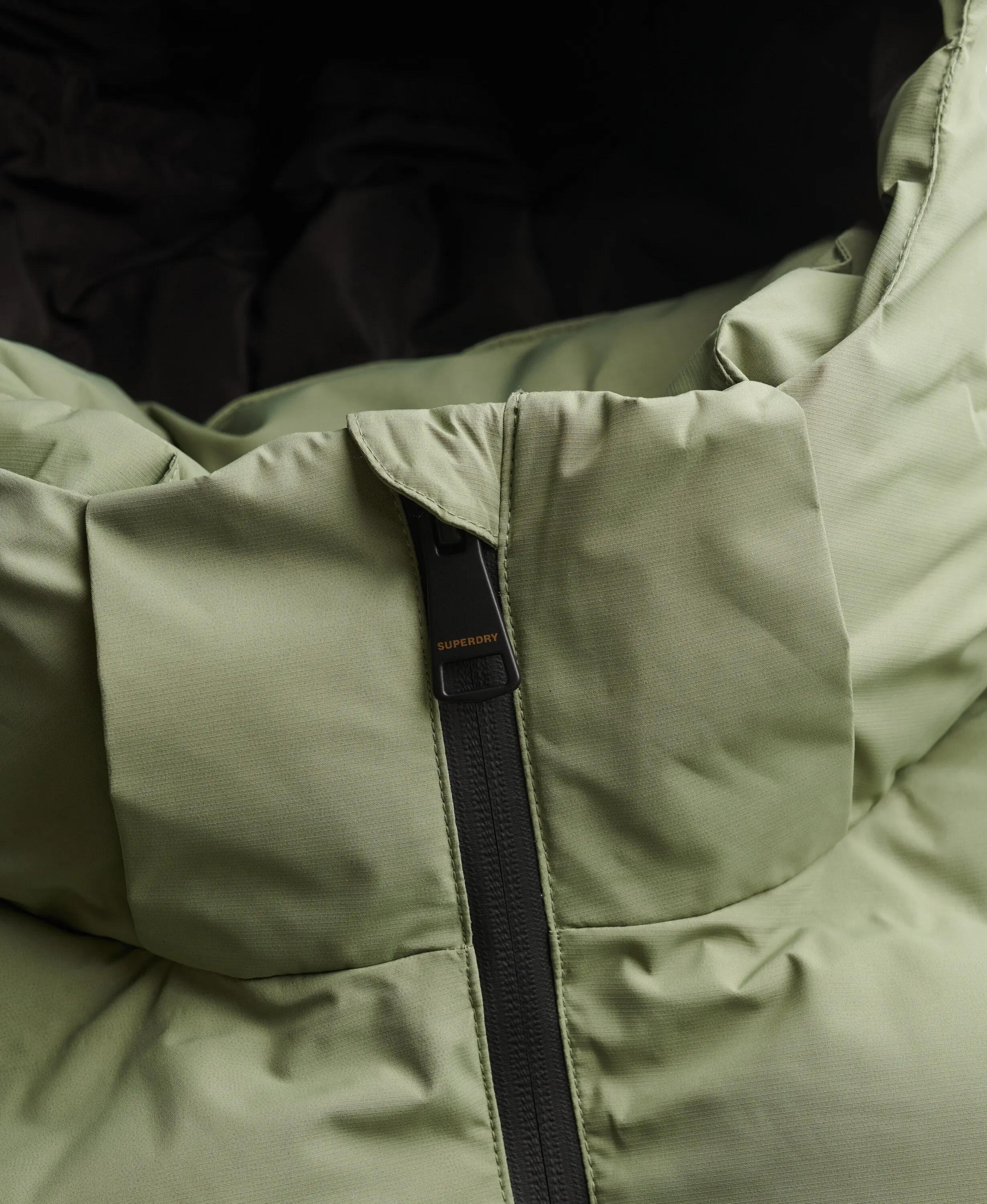 superdry Casaco Acolchoado com Capuz – Enchimento reciclado – Light Khaki Green 7/7