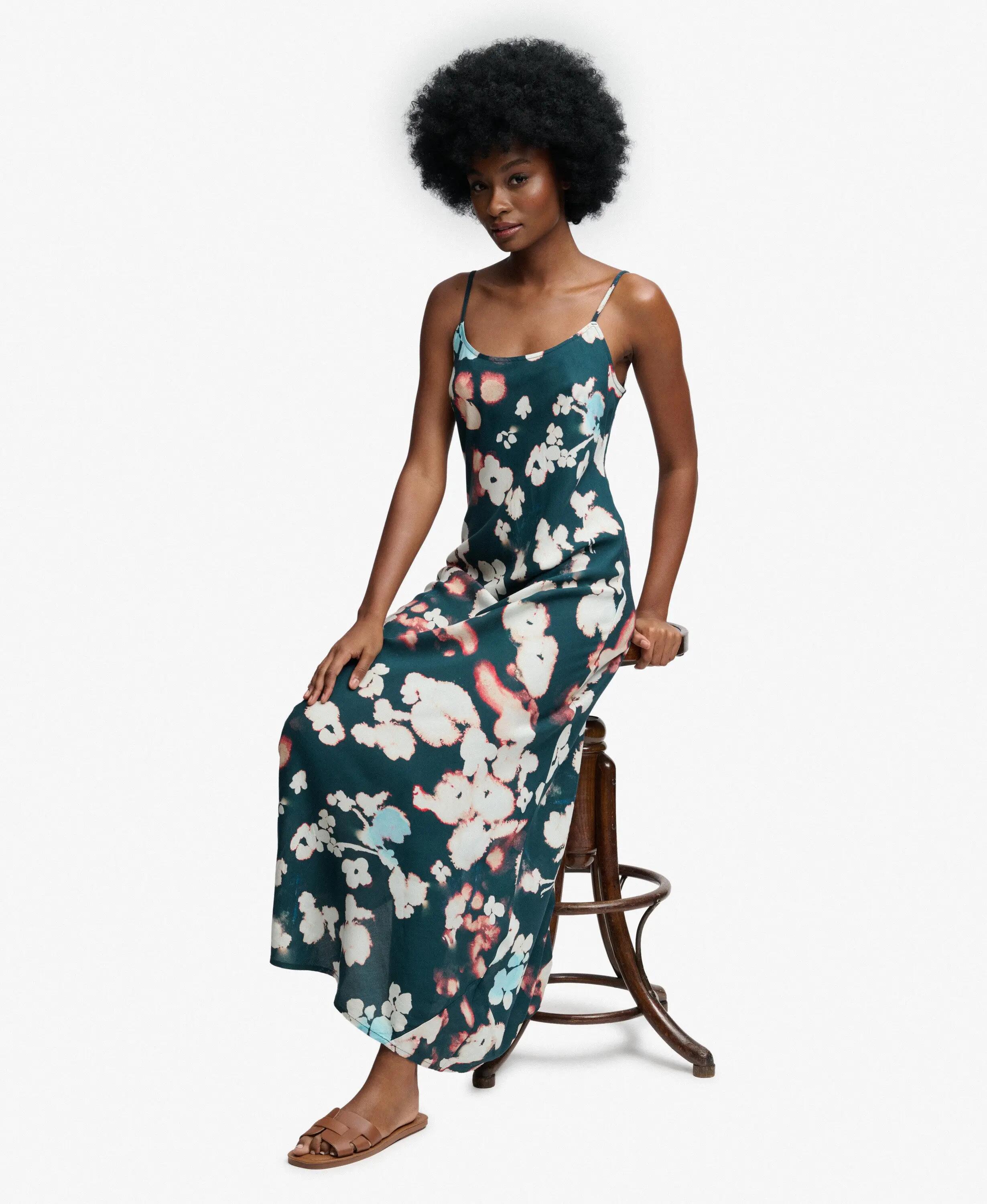superdry Vestito lungo slip stampato slim – Ink Cherry Blossom 2/6