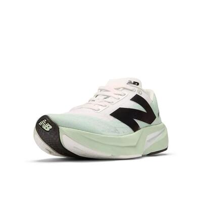 Schoenen - hardlopen - dames - fuelcell rebel v4 - responsief, licht - wit/grijs