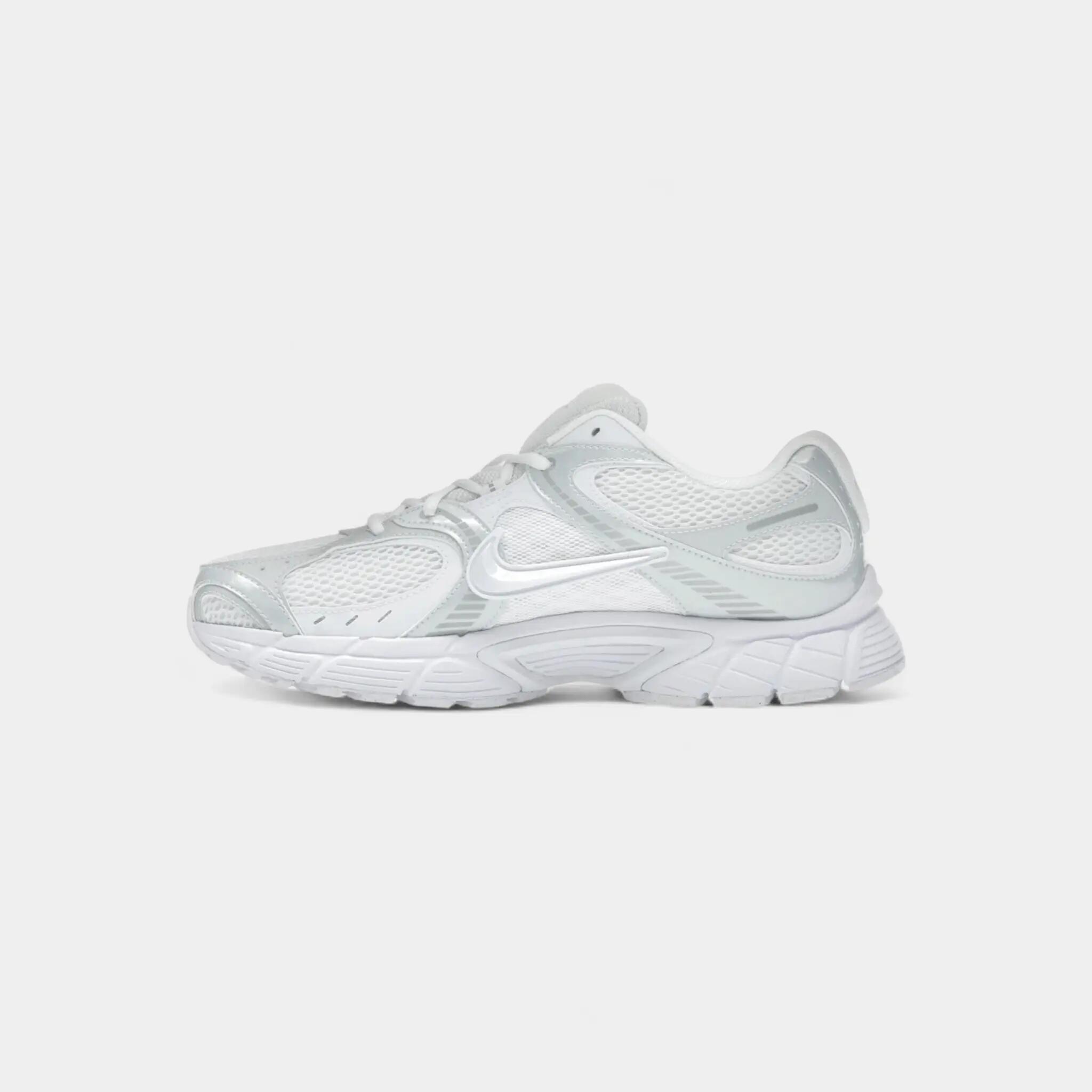 Nike V5 RNR White Black Metallic Silver (Women's) 4/5