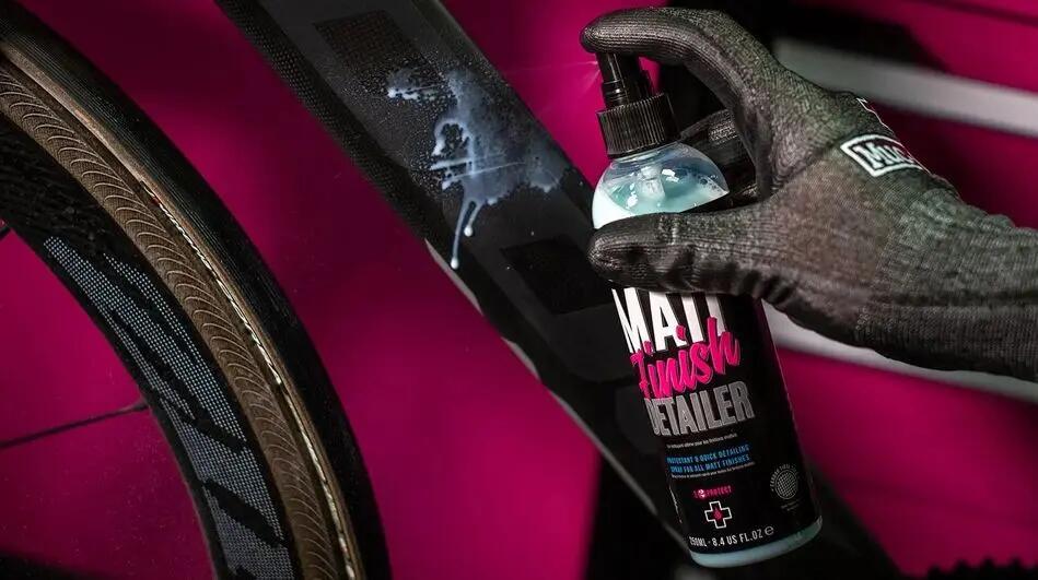 Lustrant Muc-Off matt finish 250 mL 3/4