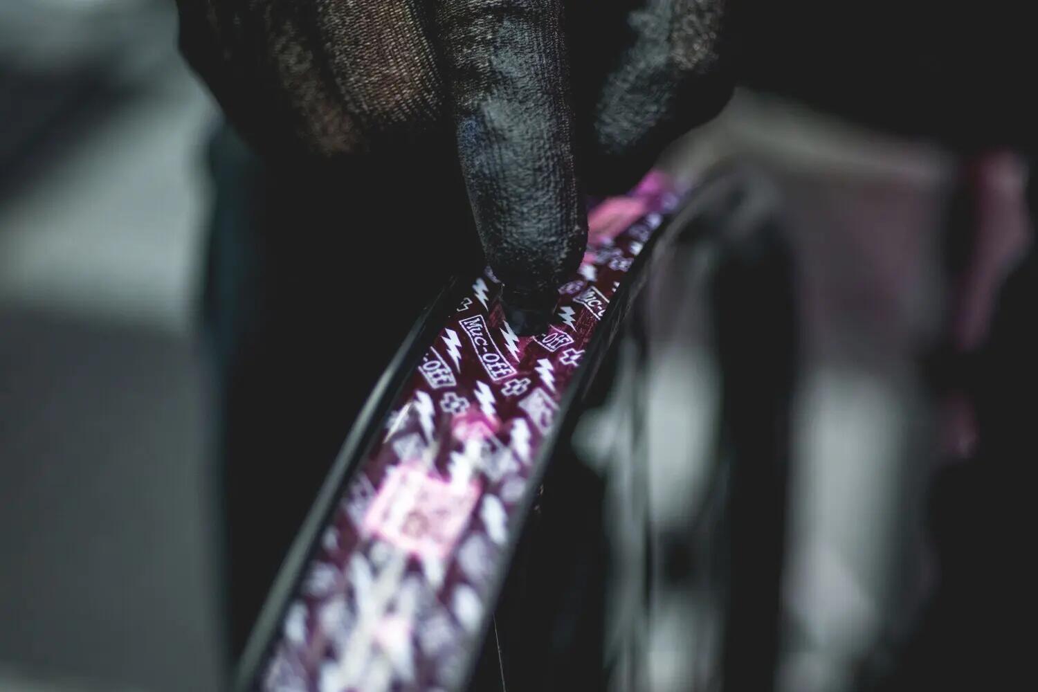 Muc-Off Ultimate DH Kit de conversión sin cámara ancha 5/5