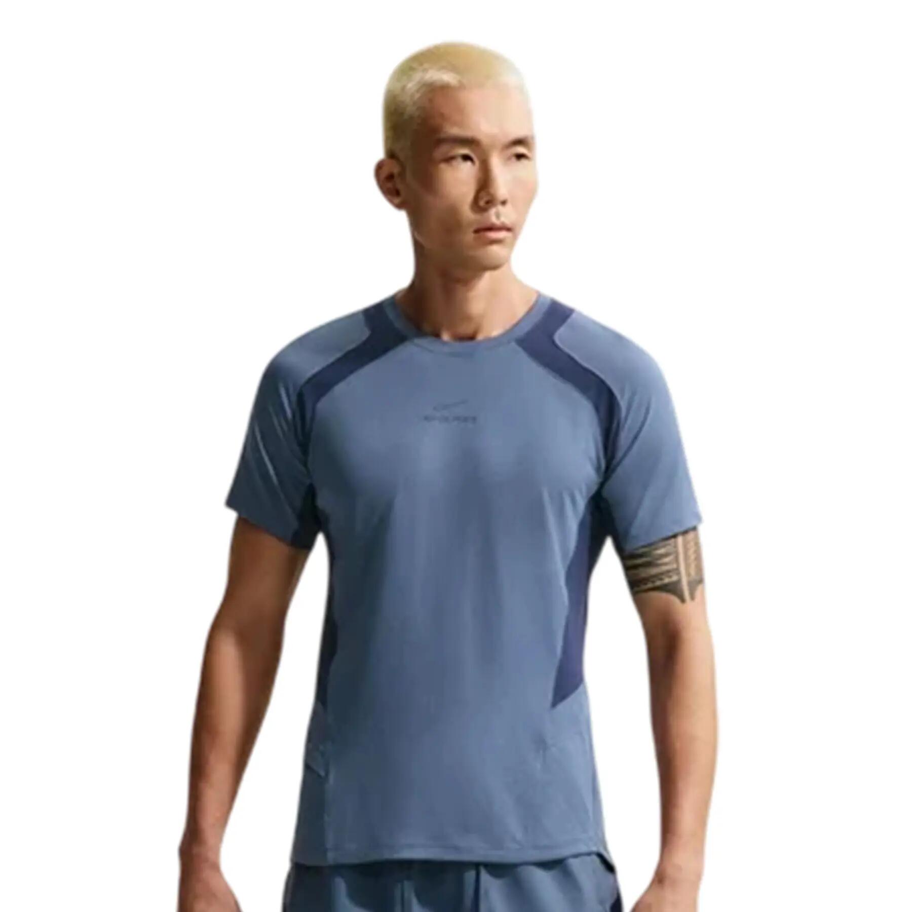 Nike Mens Performance Fitted Gym T-Shirt