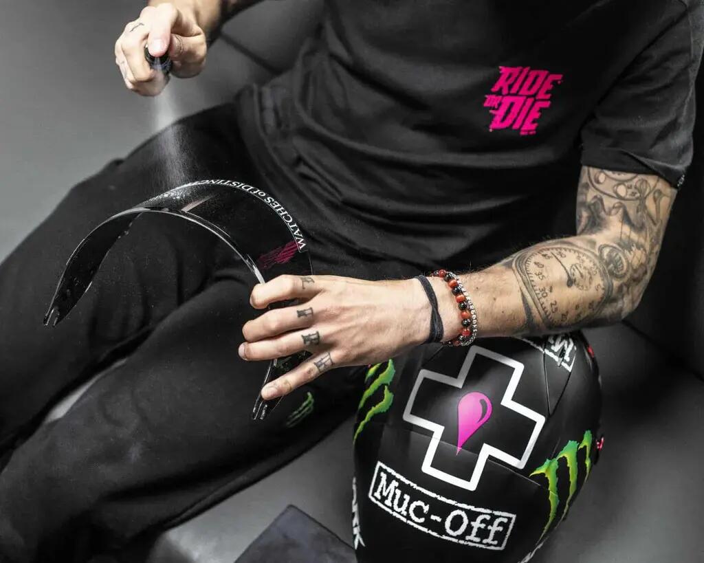 Środek do mycia, czyszczenia okularów, wizjerów i gogli 250ML MUC-OFF 7/7