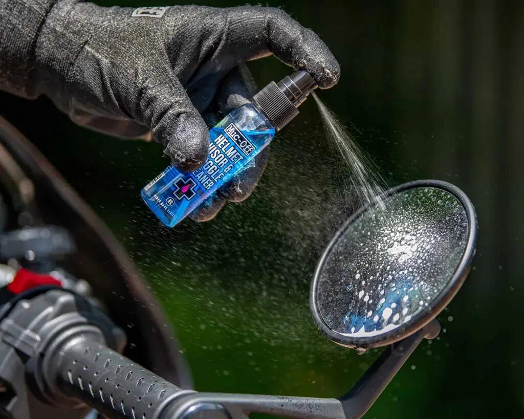 Środek do mycia, czyszczenia okularów, wizjerów i gogli 250ML MUC-OFF 6/7