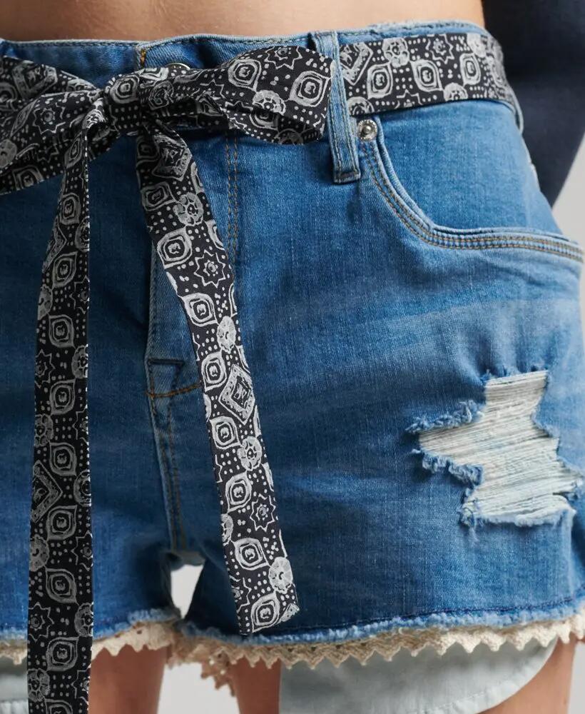 superdry Lace Hot Shorts Damen kurz mit Spitzendetail – Mid Indigo Destroy 4/6