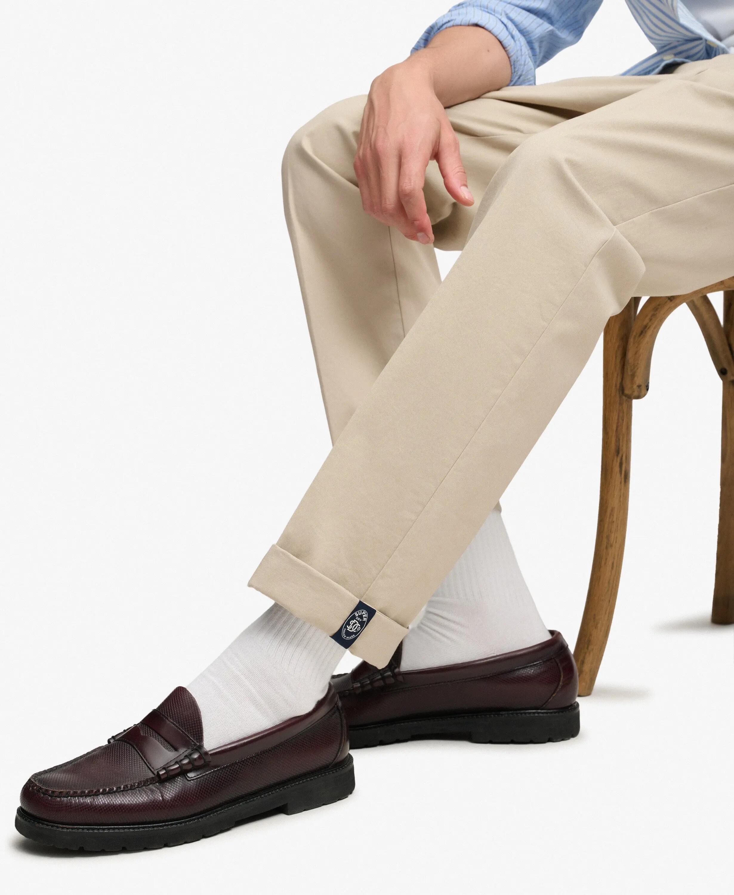 superdry Chinos Premium Regular em algodão elástico – Sandstone Brown 6/6