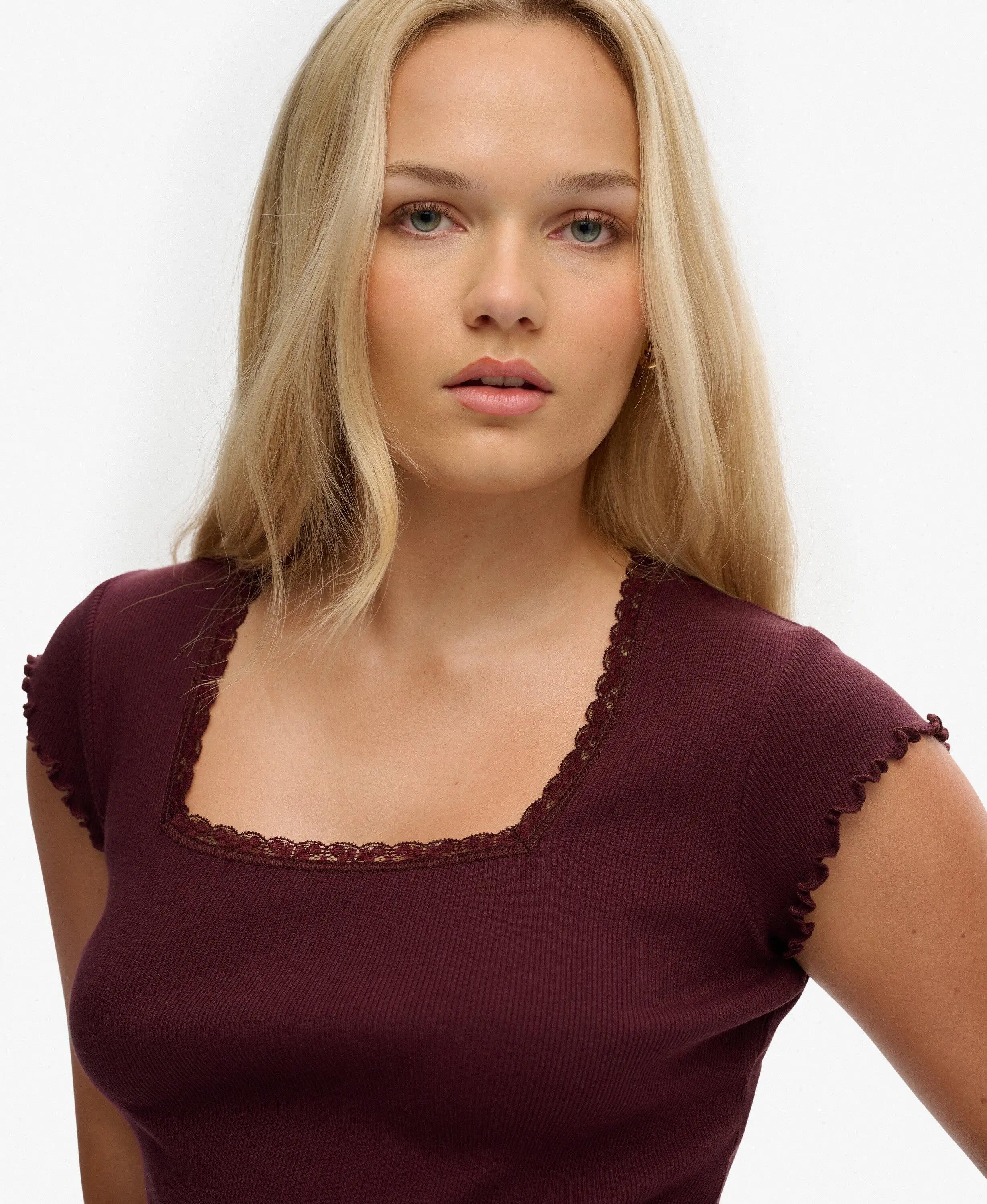 superdry Koszulka Damska Okrągły Dekolt Square Neck Bawełna Eco – Port Red 4/7