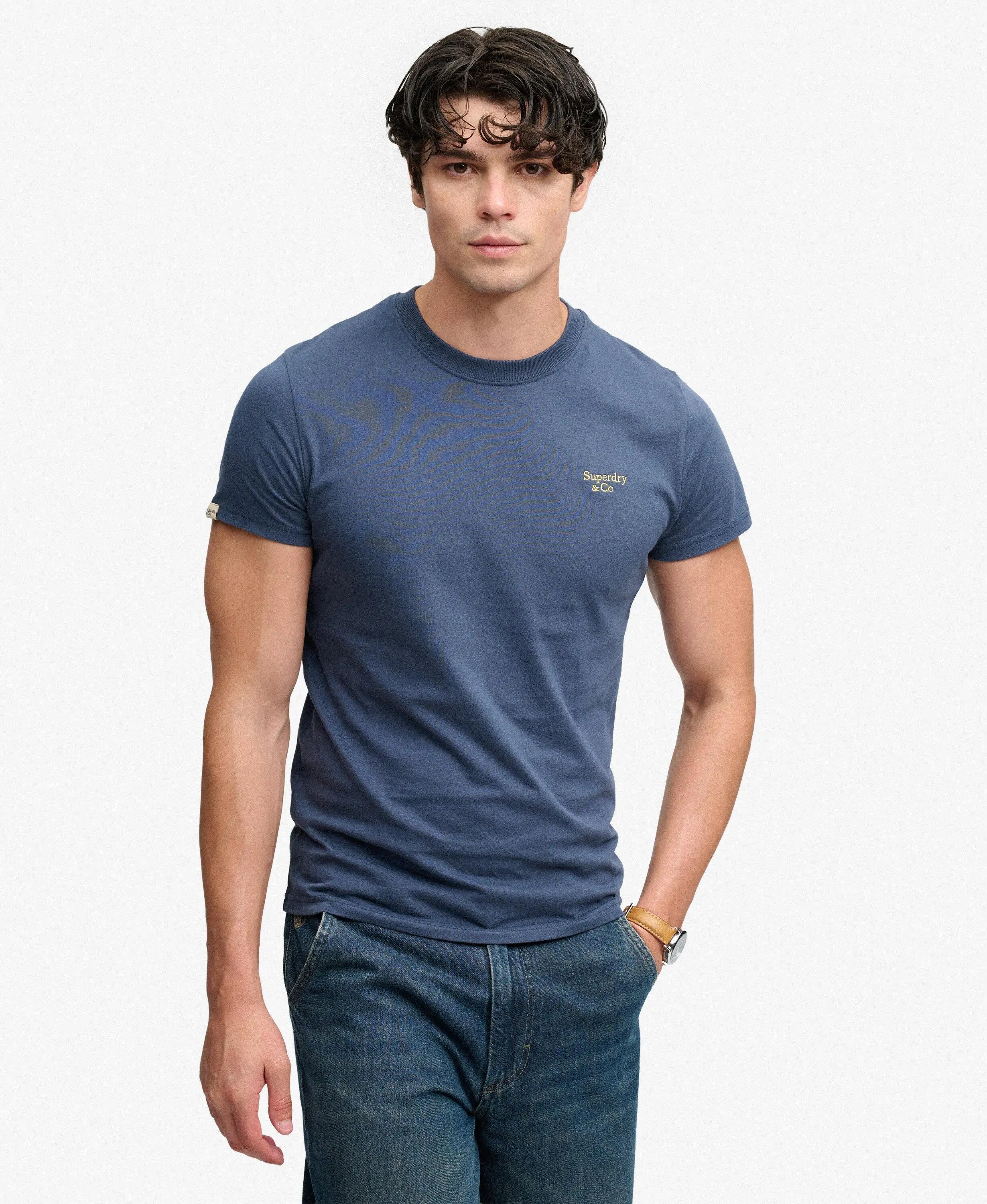 superdry T-shirt Essential Serif Logo bordado Slim Fit – Standard Navy/Yellow 2/7