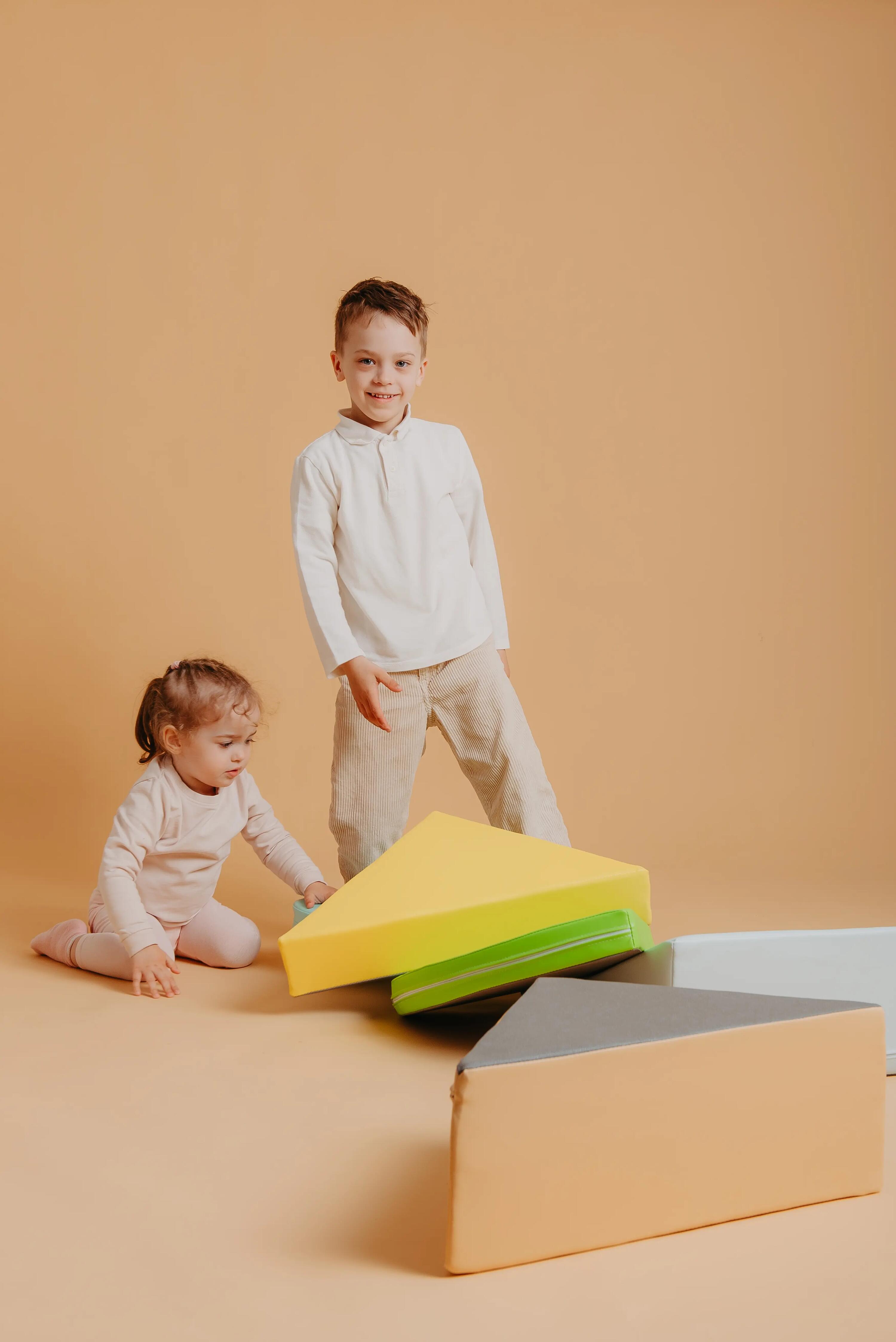 Kit de blocs d’escalade en mousse et porteur blanc - KUBO LUMO et SURF 13/15
