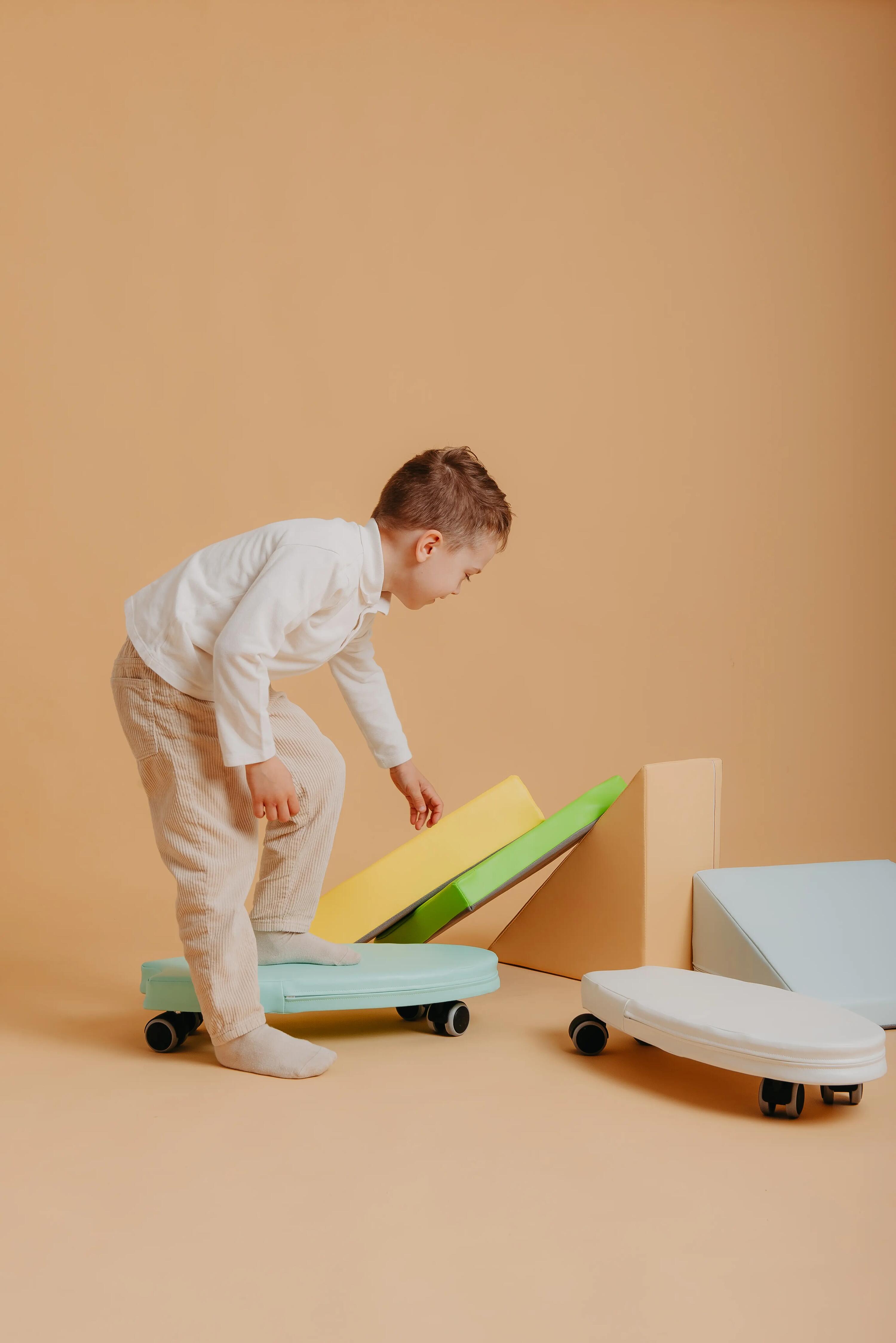 Kit de blocs d’escalade en mousse et porteur blanc - KUBO LUMO et SURF 12/15