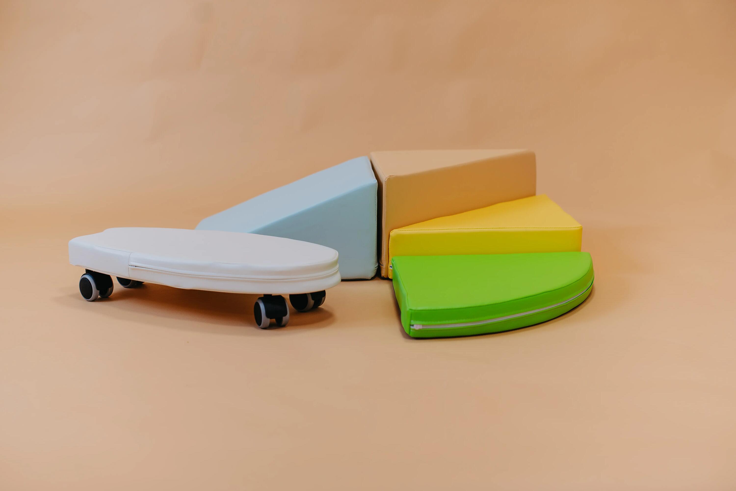 Kit de blocs d’escalade en mousse et porteur blanc - KUBO LUMO et SURF 10/15