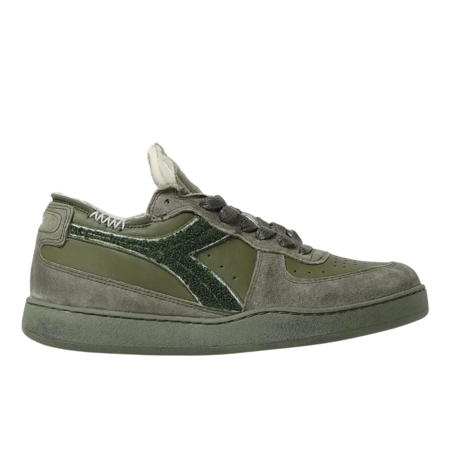 DIADORA picture