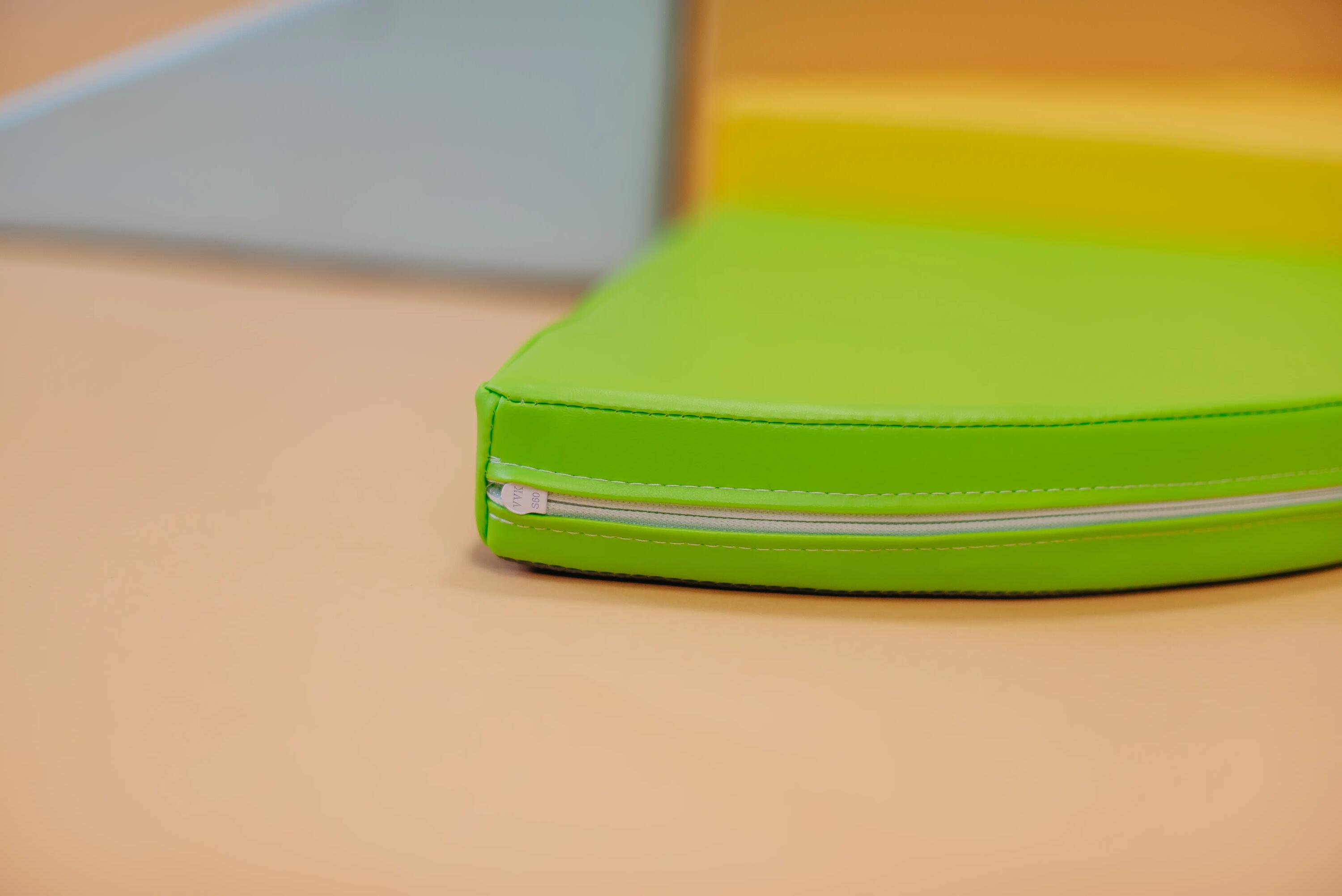 Kit de blocs d’escalade en mousse et porteur vert - KUBO LUMO et SURF 8/11