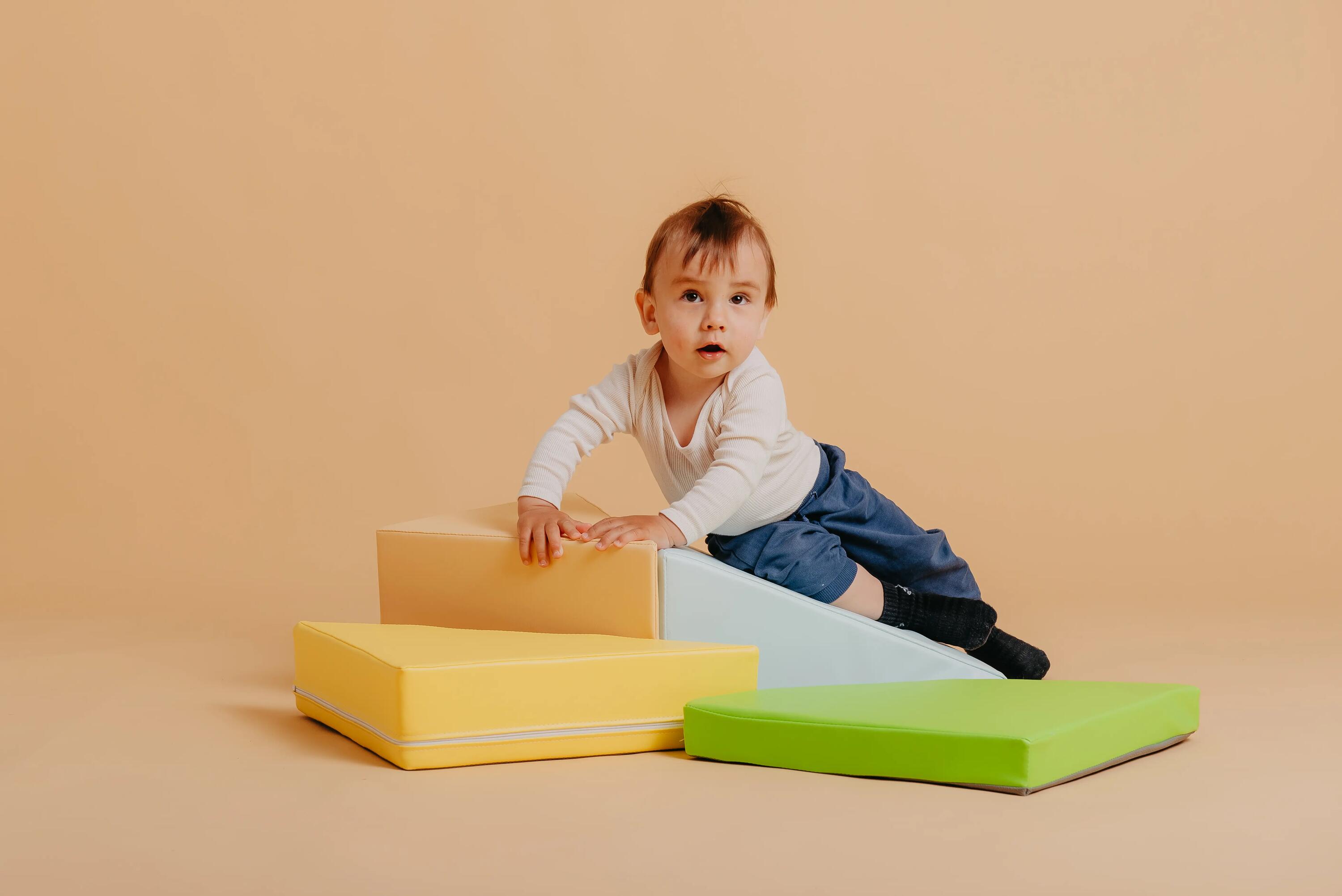 Kit de blocs d’escalade en mousse et porteur vert - KUBO LUMO et SURF 10/11