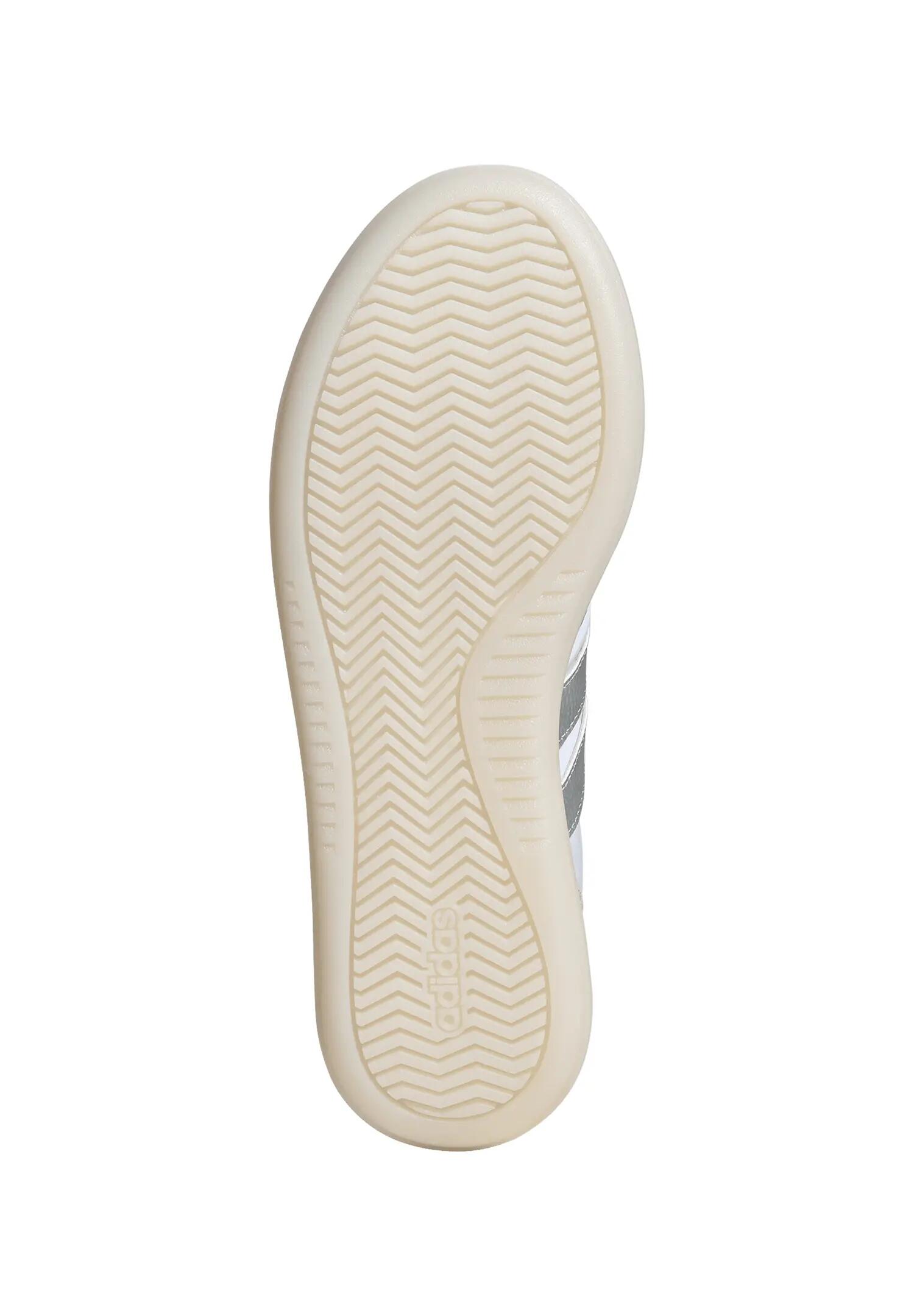 Baskets Adidas Modèle Barreda Decode Couleur Blanc 7/15